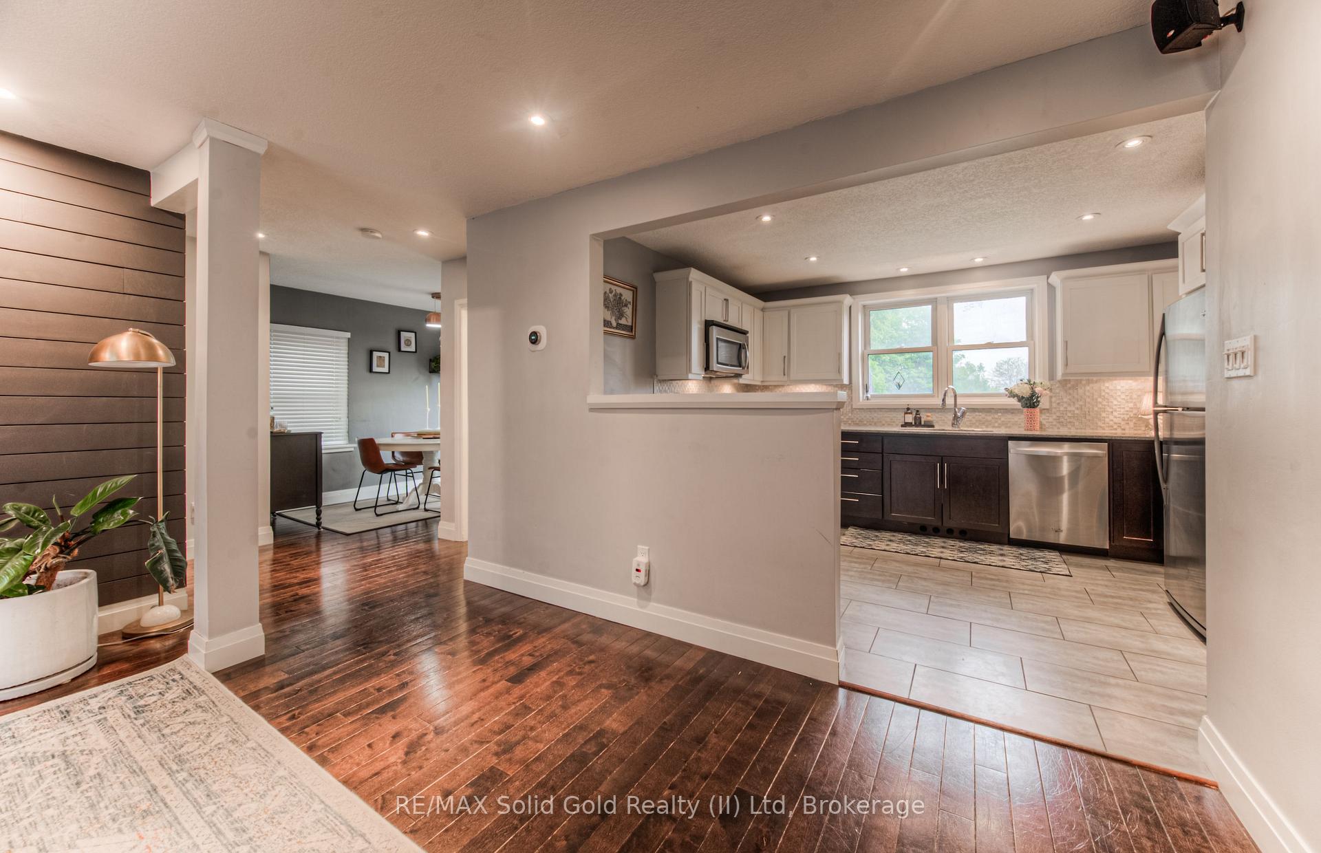 Photo 9 of 742 Elizabeth Street, Kitchener — HOMEH