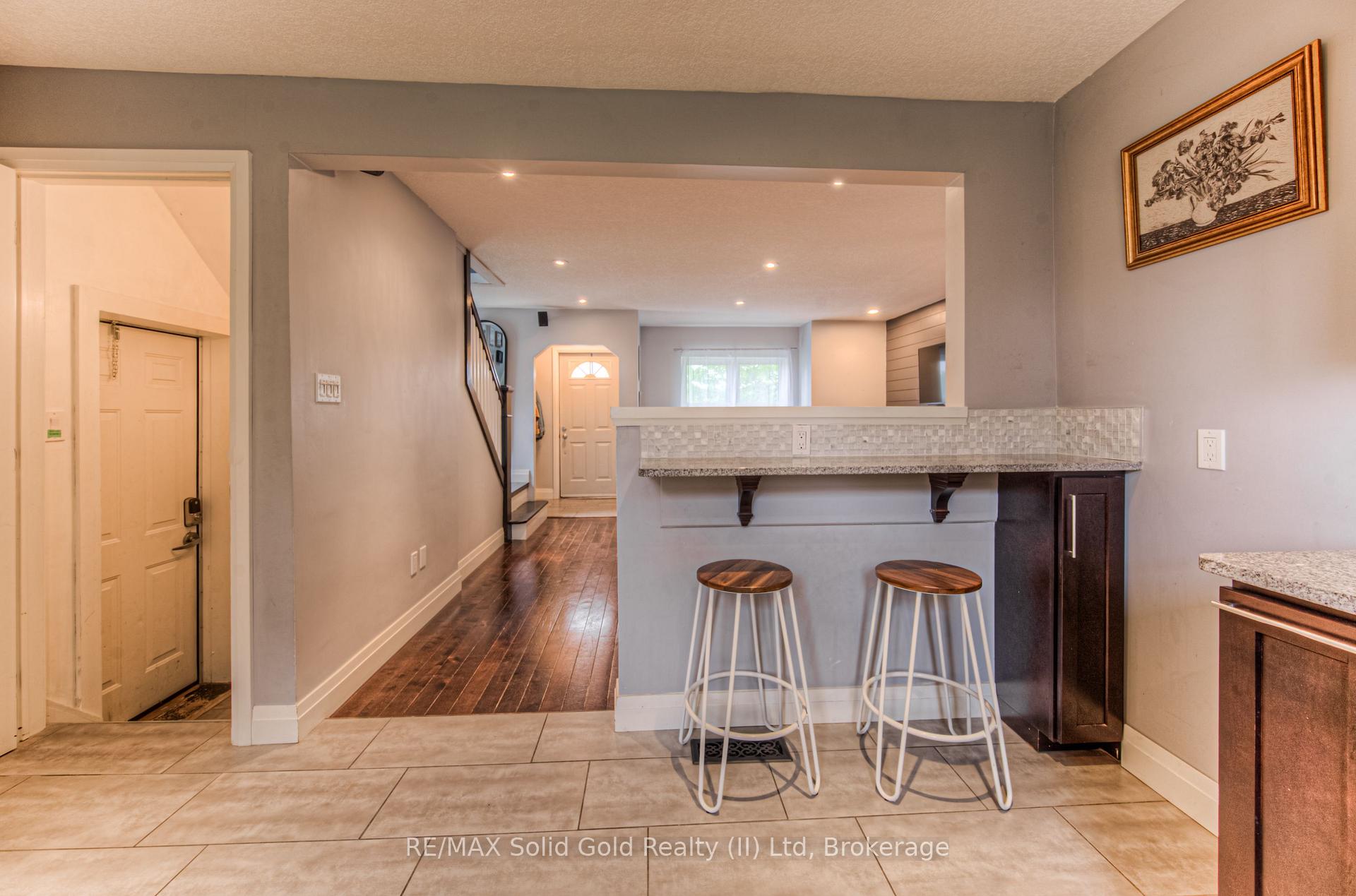 Photo 10 of 742 Elizabeth Street, Kitchener — HOMEH