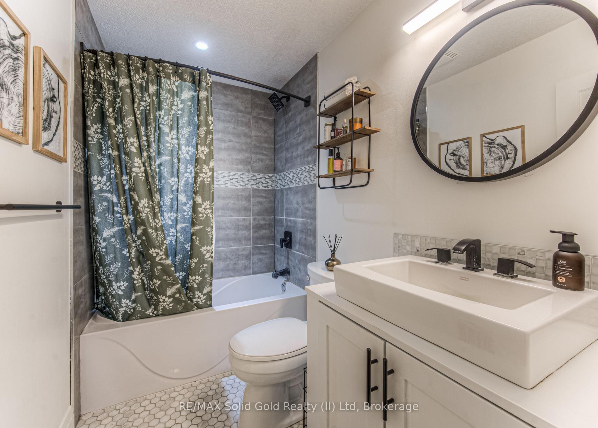 Photo 12 of 742 Elizabeth Street, Kitchener — HOMEH