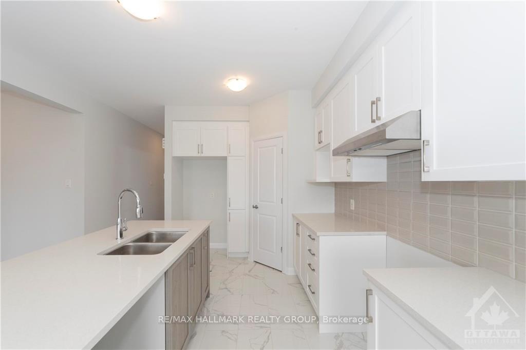 Photo 8 of 161 Invention Boulevard, Ottawa, Kanata - Morgan's Grant/South March — HOMEH