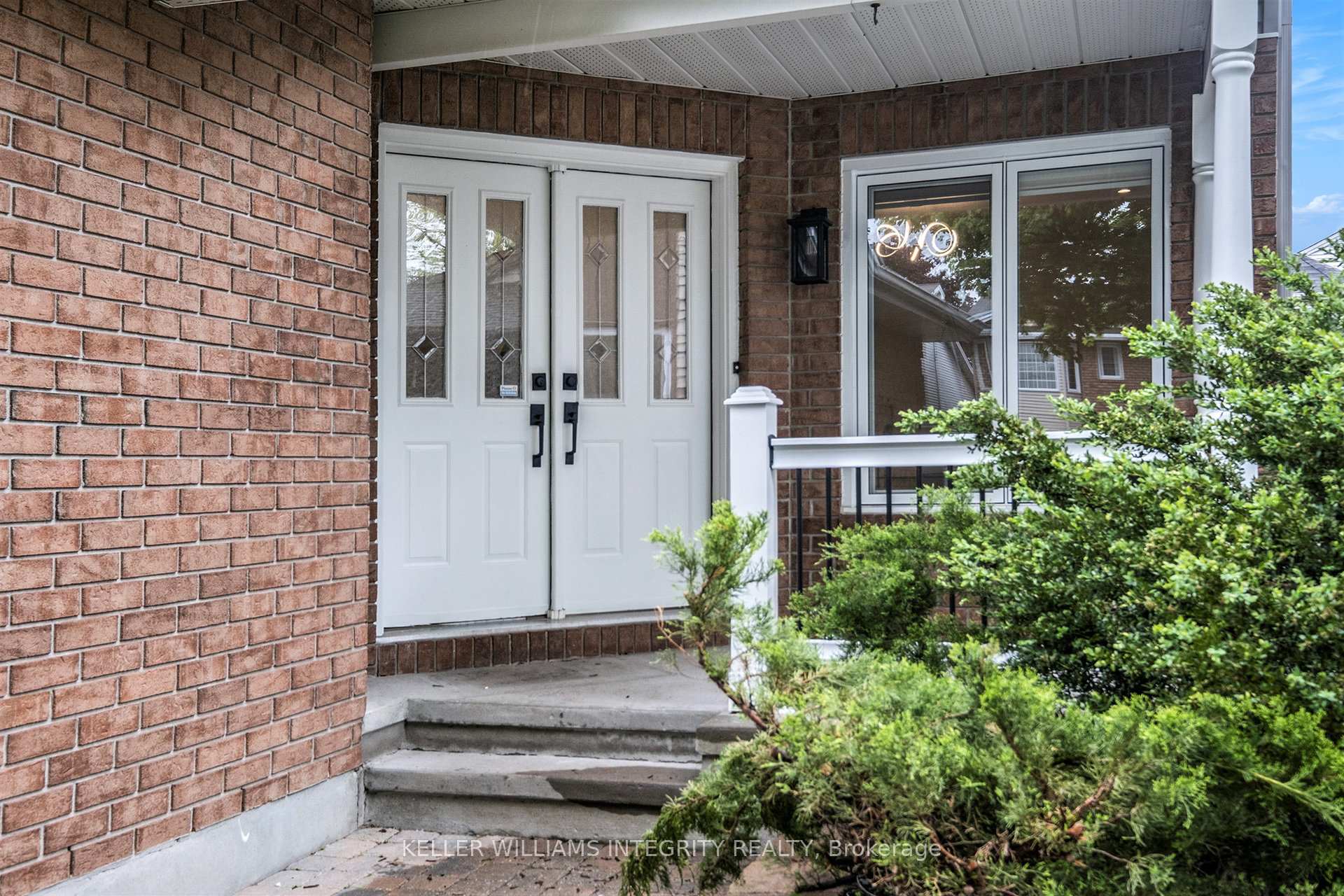 Photo 3 of 15 Saddlehorn Crescent, Ottawa, Kanata - Bridlewood — HOMEH
