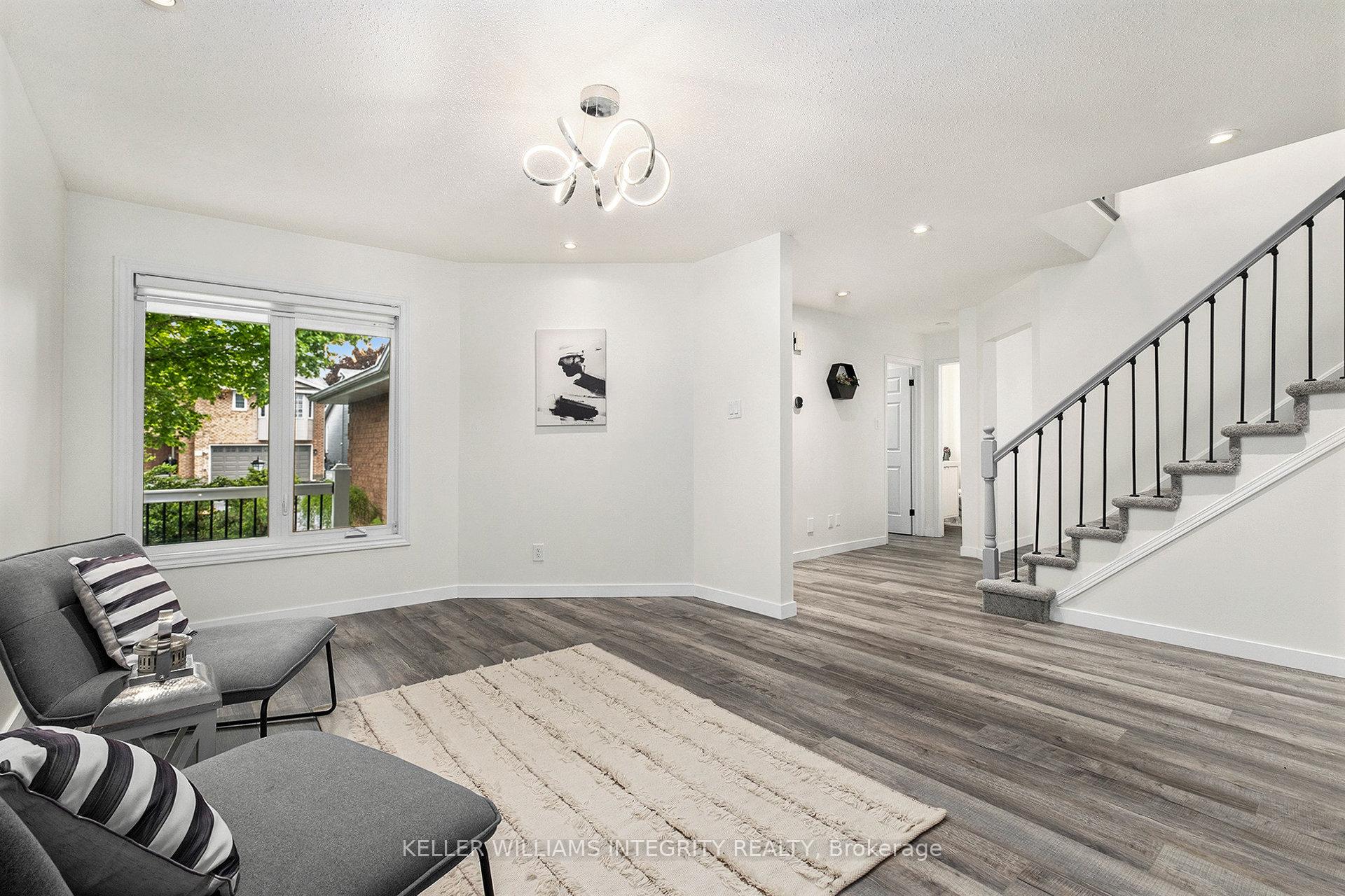 Photo 5 of 15 Saddlehorn Crescent, Ottawa, Kanata - Bridlewood — HOMEH