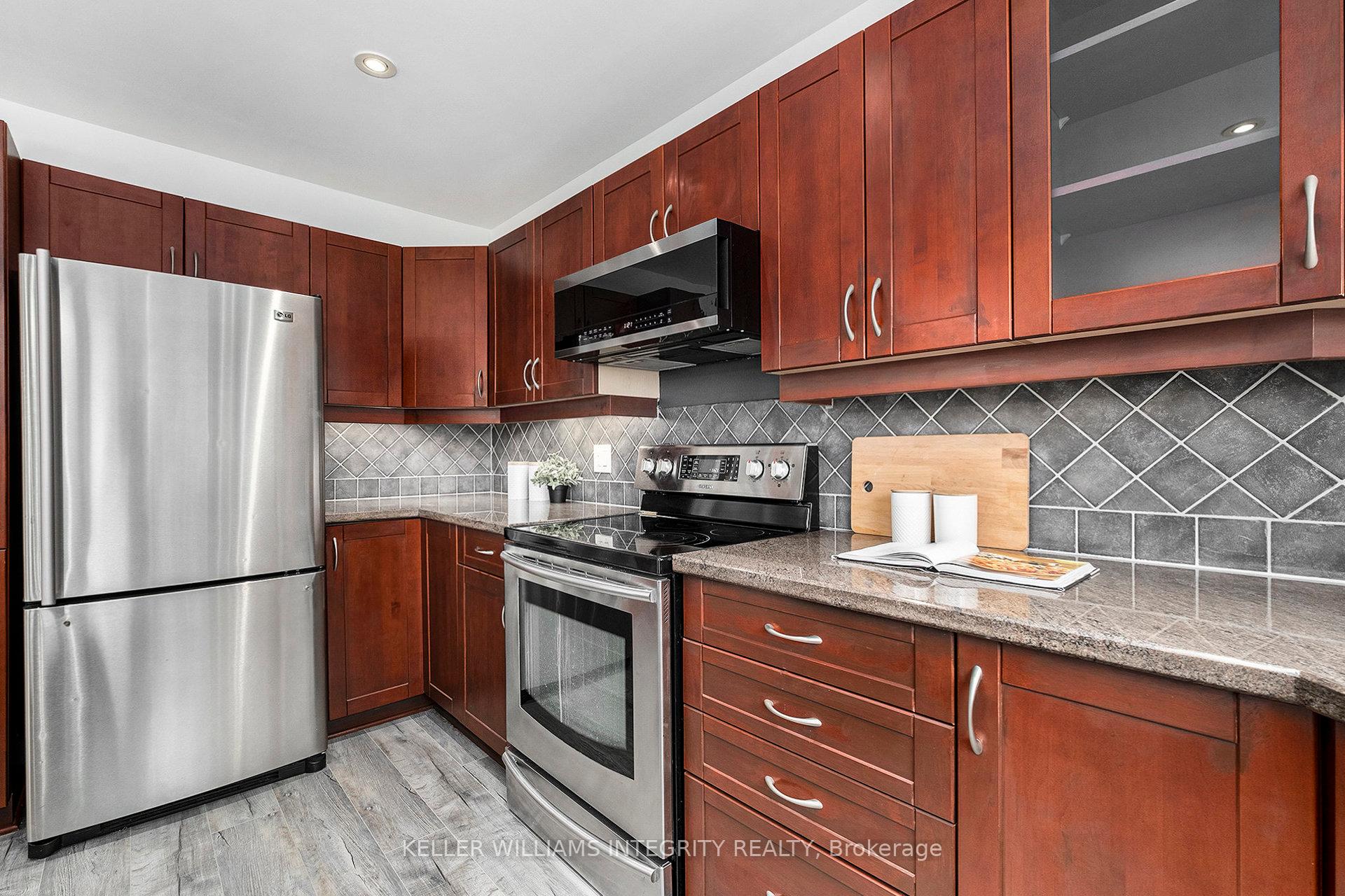 Photo 12 of 15 Saddlehorn Crescent, Ottawa, Kanata - Bridlewood — HOMEH