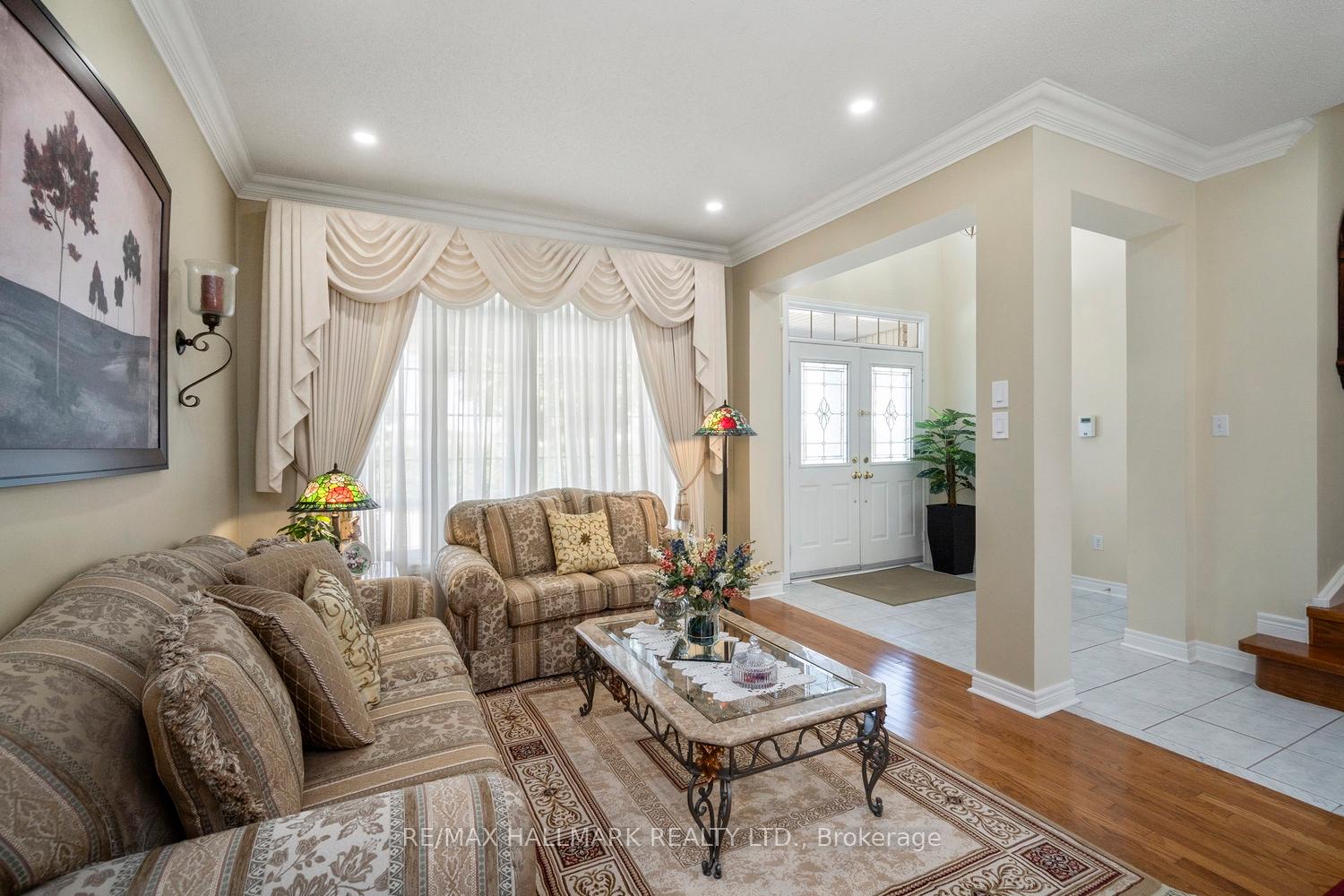 Photo 5 of 21 Courtfield Crescent, Markham, Berczy — HOMEH