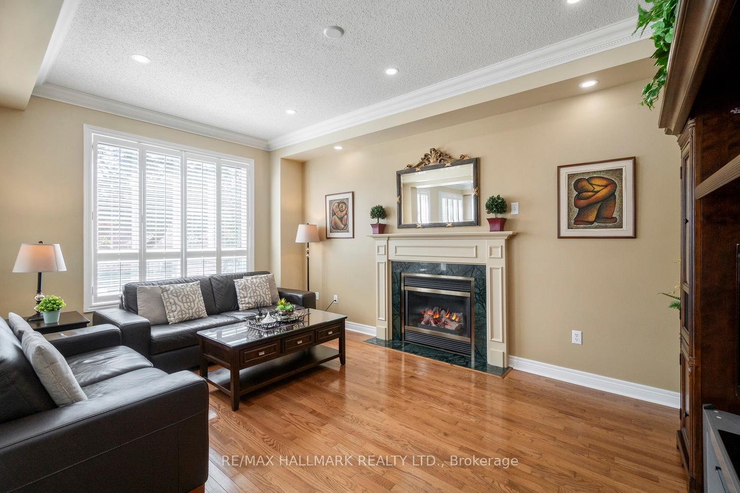 Photo 6 of 21 Courtfield Crescent, Markham, Berczy — HOMEH