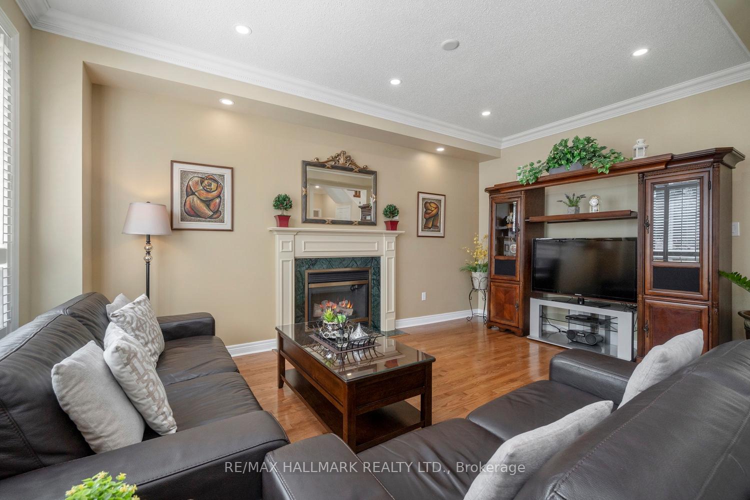 Photo 7 of 21 Courtfield Crescent, Markham, Berczy — HOMEH