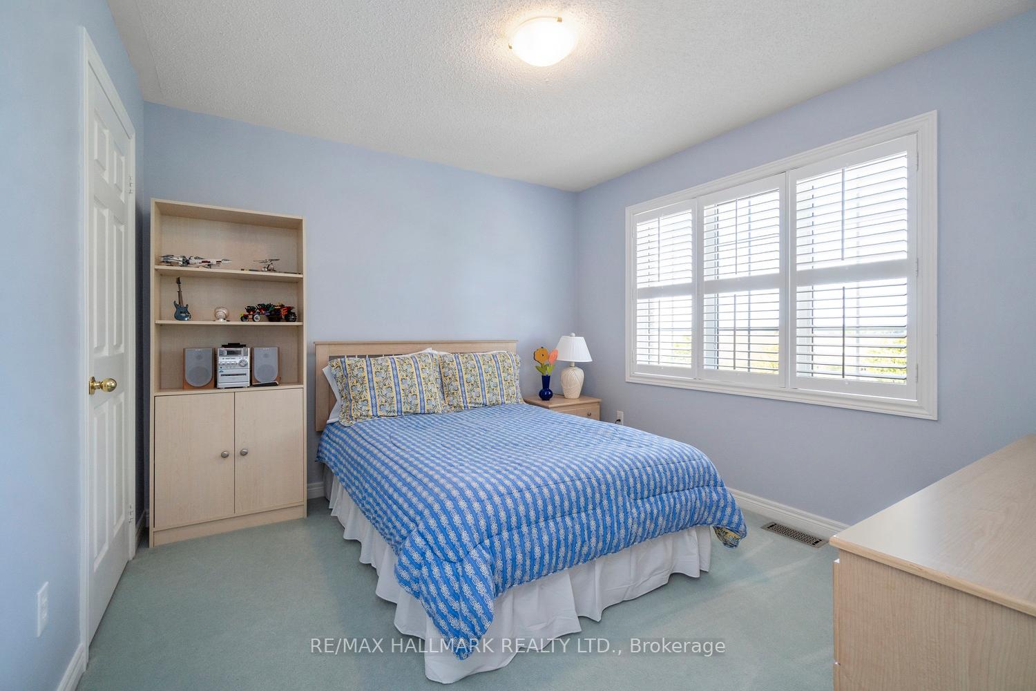 Photo 13 of 21 Courtfield Crescent, Markham, Berczy — HOMEH