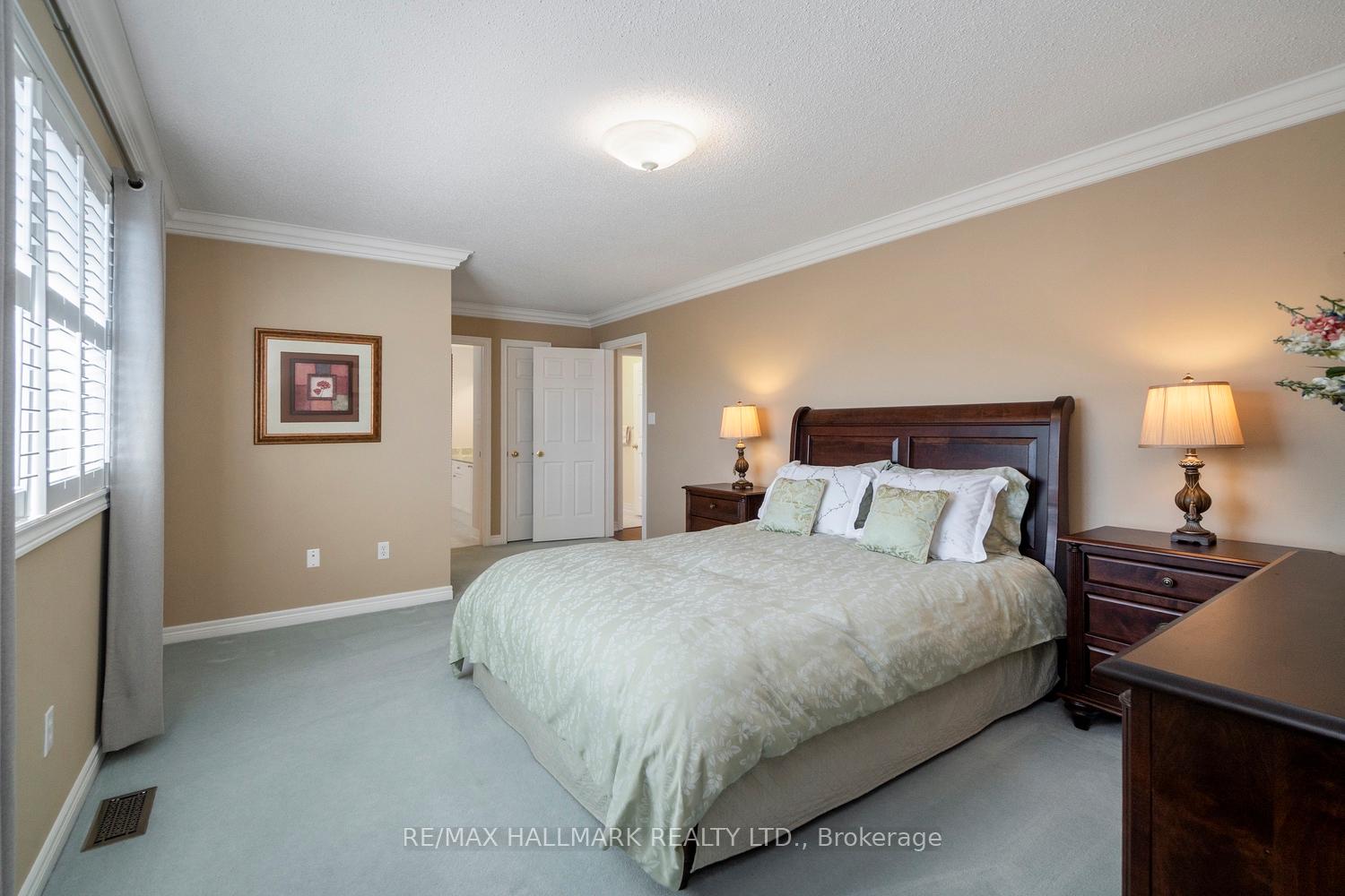 Photo 17 of 21 Courtfield Crescent, Markham, Berczy — HOMEH