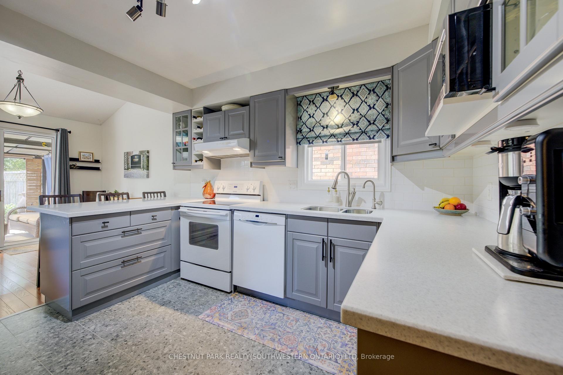 Photo 11 of 53 Ristau Crescent, Kitchener — HOMEH