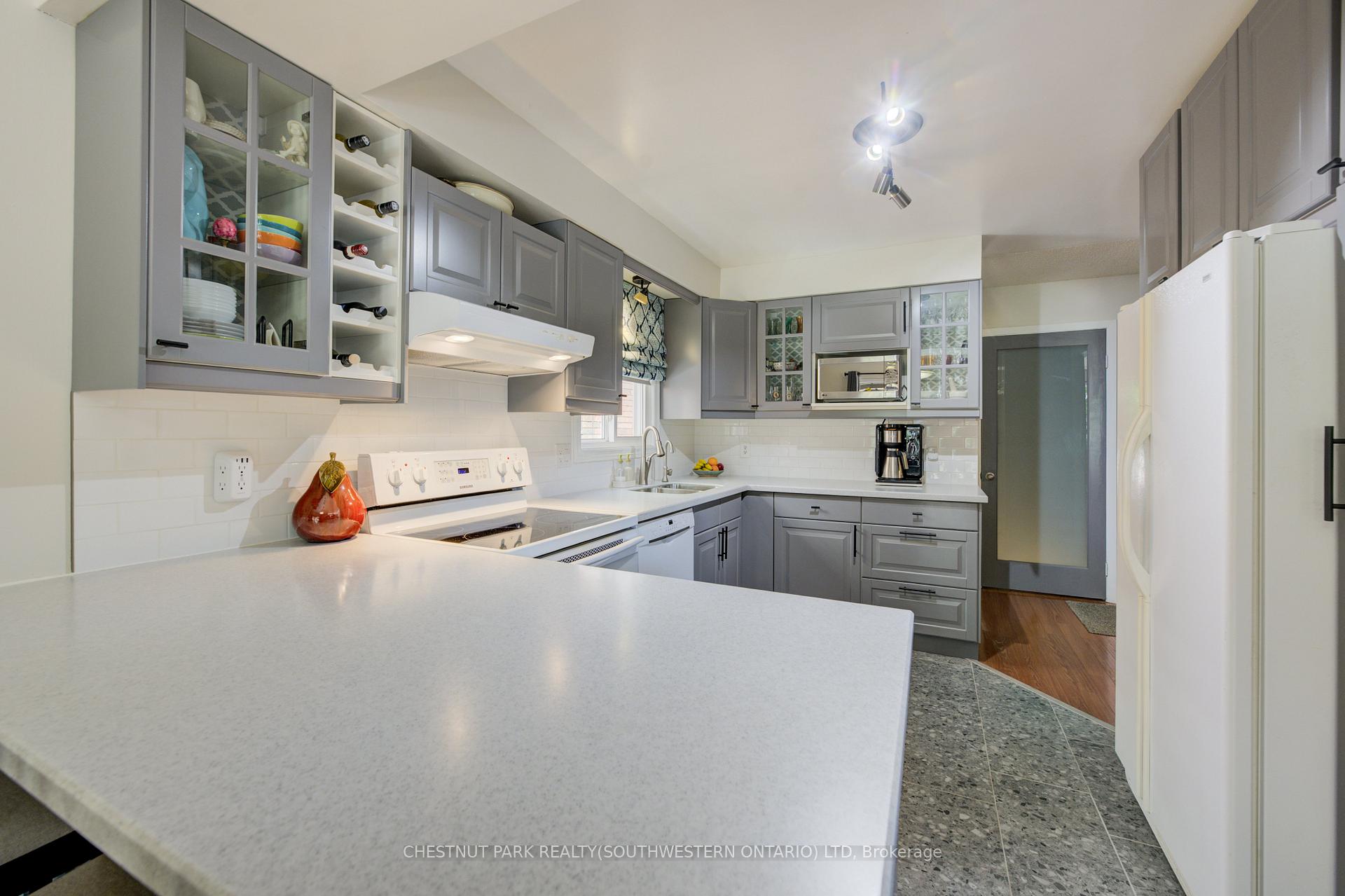 Photo 14 of 53 Ristau Crescent, Kitchener — HOMEH