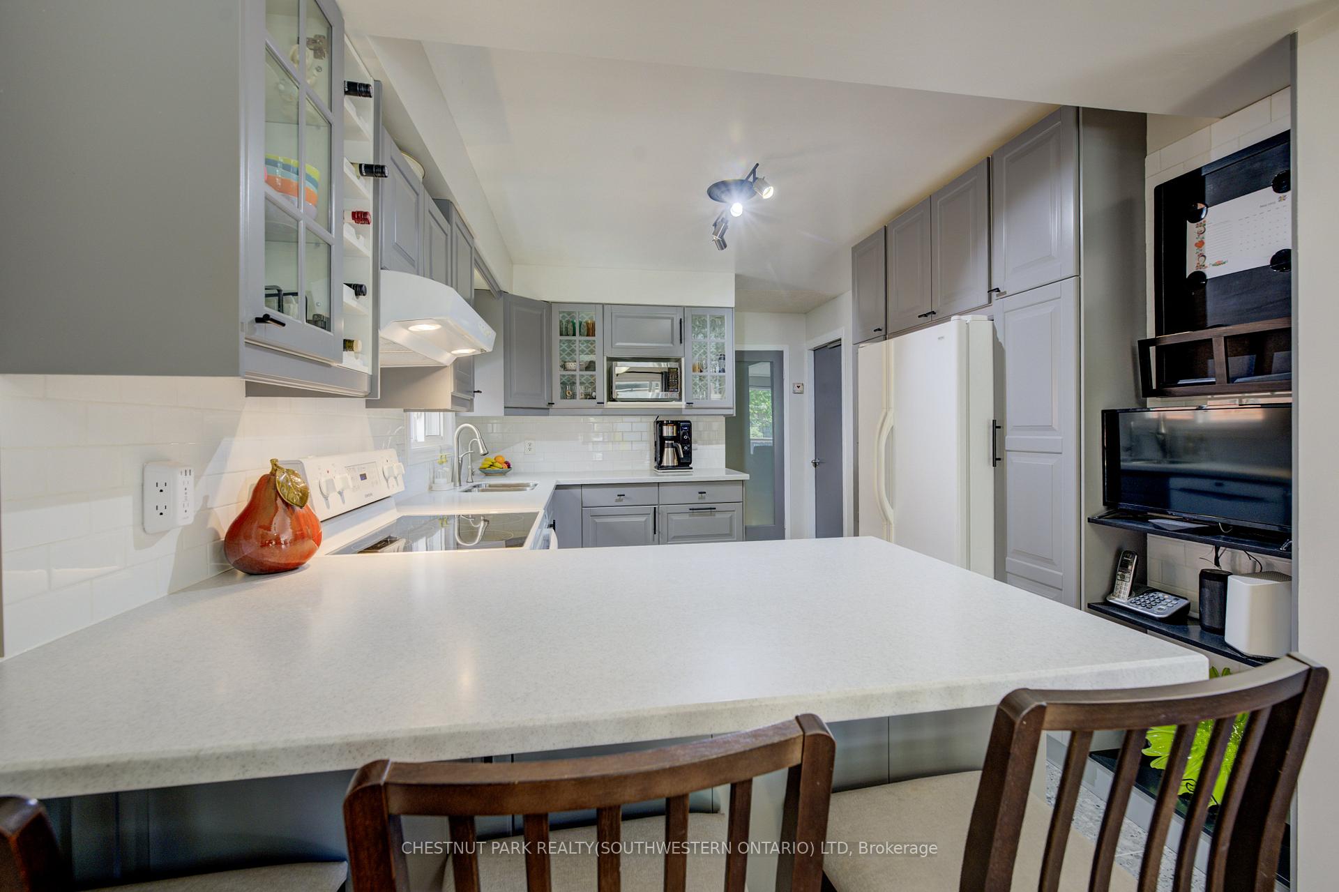 Photo 15 of 53 Ristau Crescent, Kitchener — HOMEH
