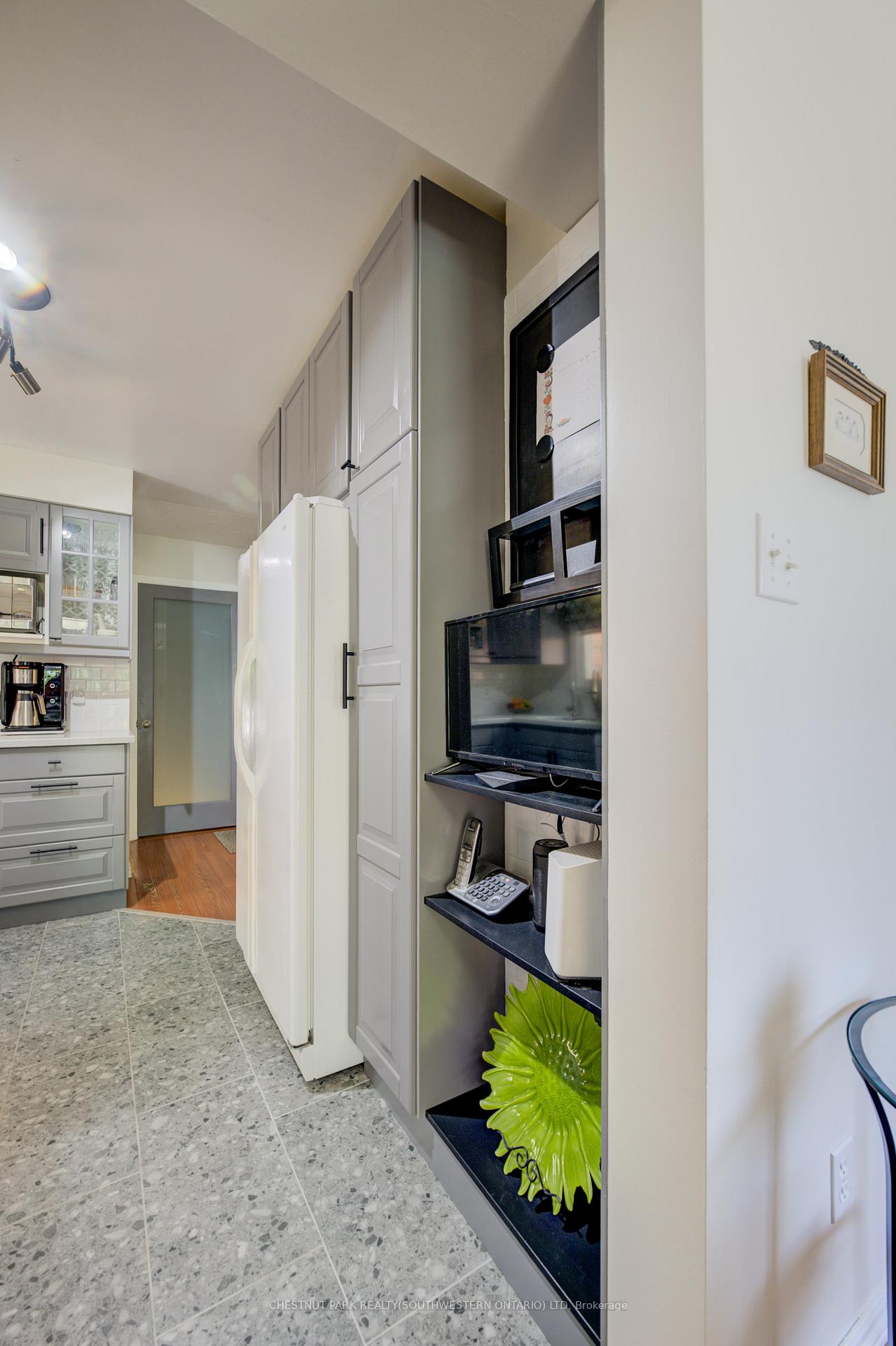 Photo 16 of 53 Ristau Crescent, Kitchener — HOMEH