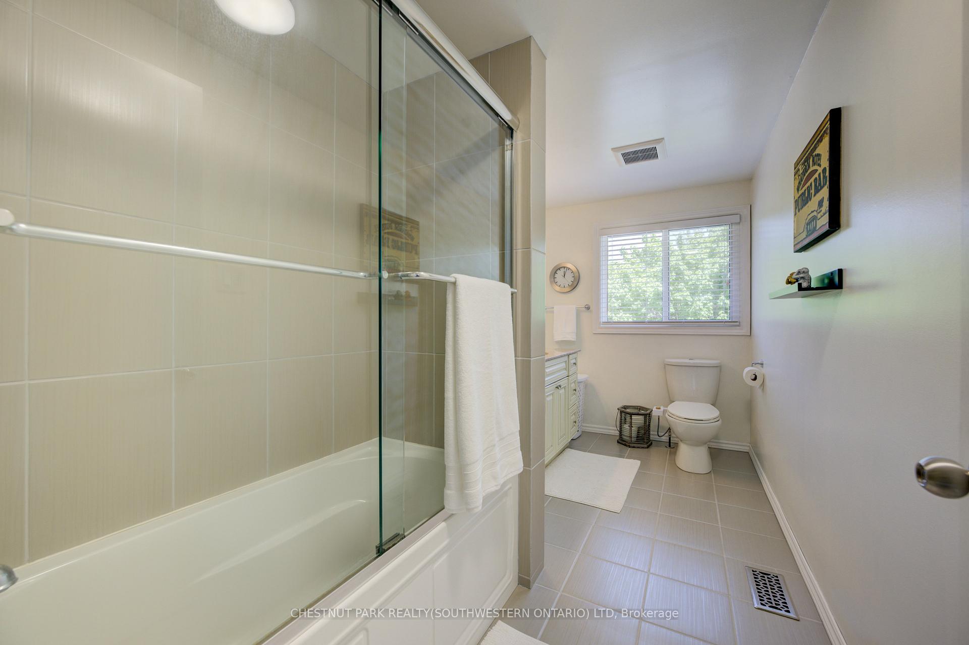 Photo 33 of 53 Ristau Crescent, Kitchener — HOMEH