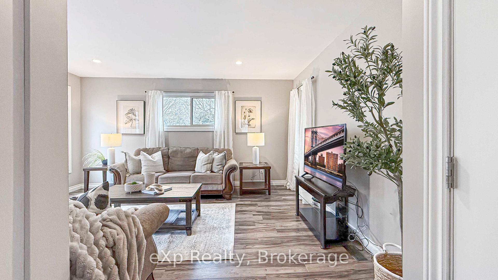 Photo 10 of 312 Jane Street N, Minto — HOMEH