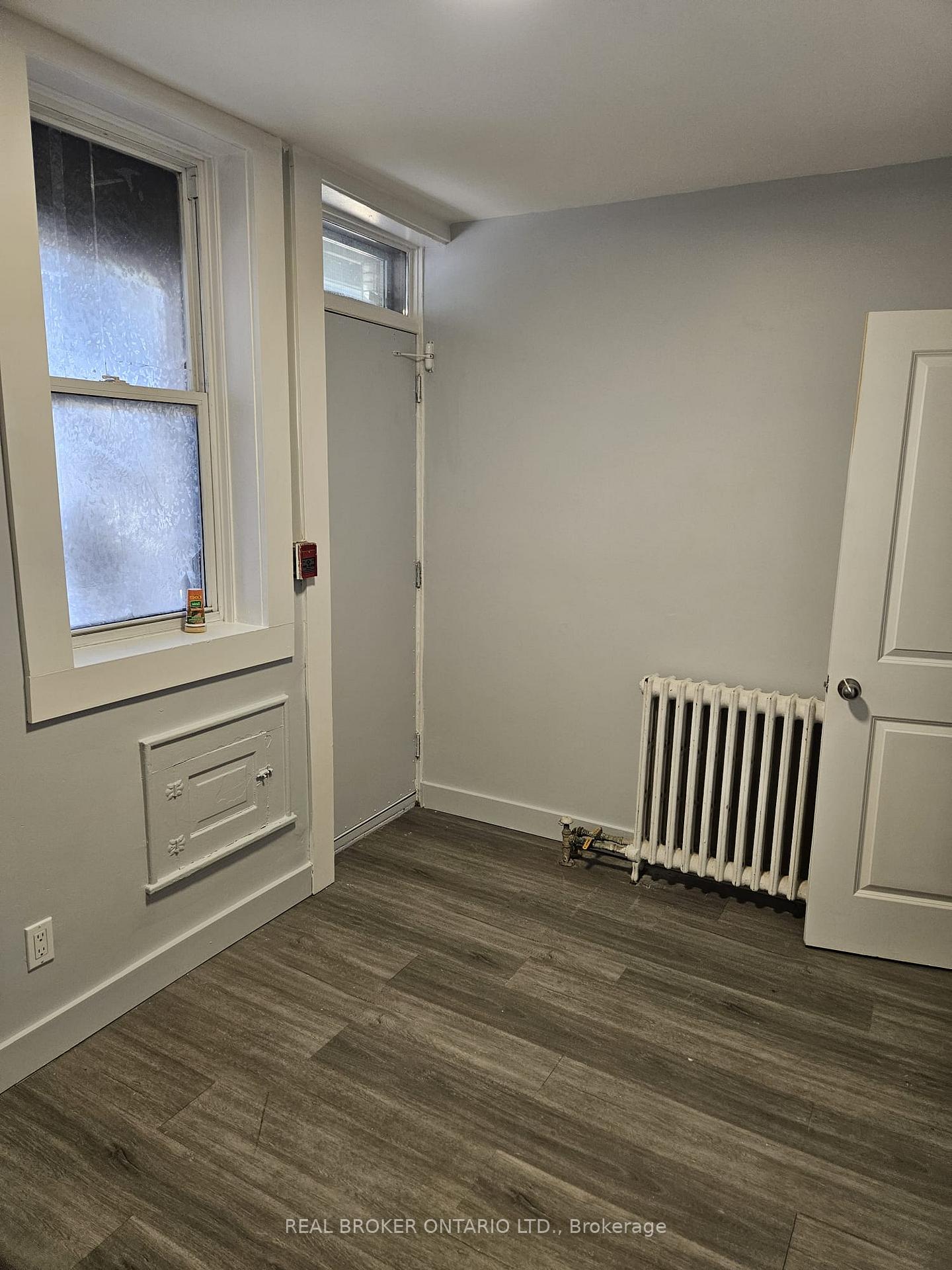 Photo 4 of Unit 3, 917 Main Street E, Hamilton, Stripley — HOMEH