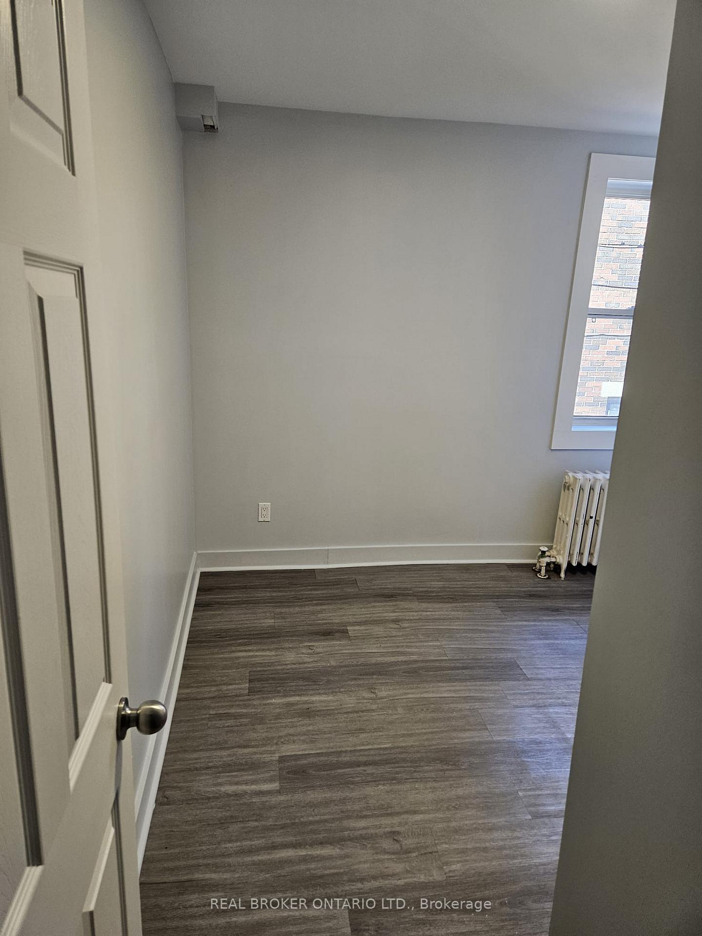 Photo 5 of Unit 3, 917 Main Street E, Hamilton, Stripley — HOMEH