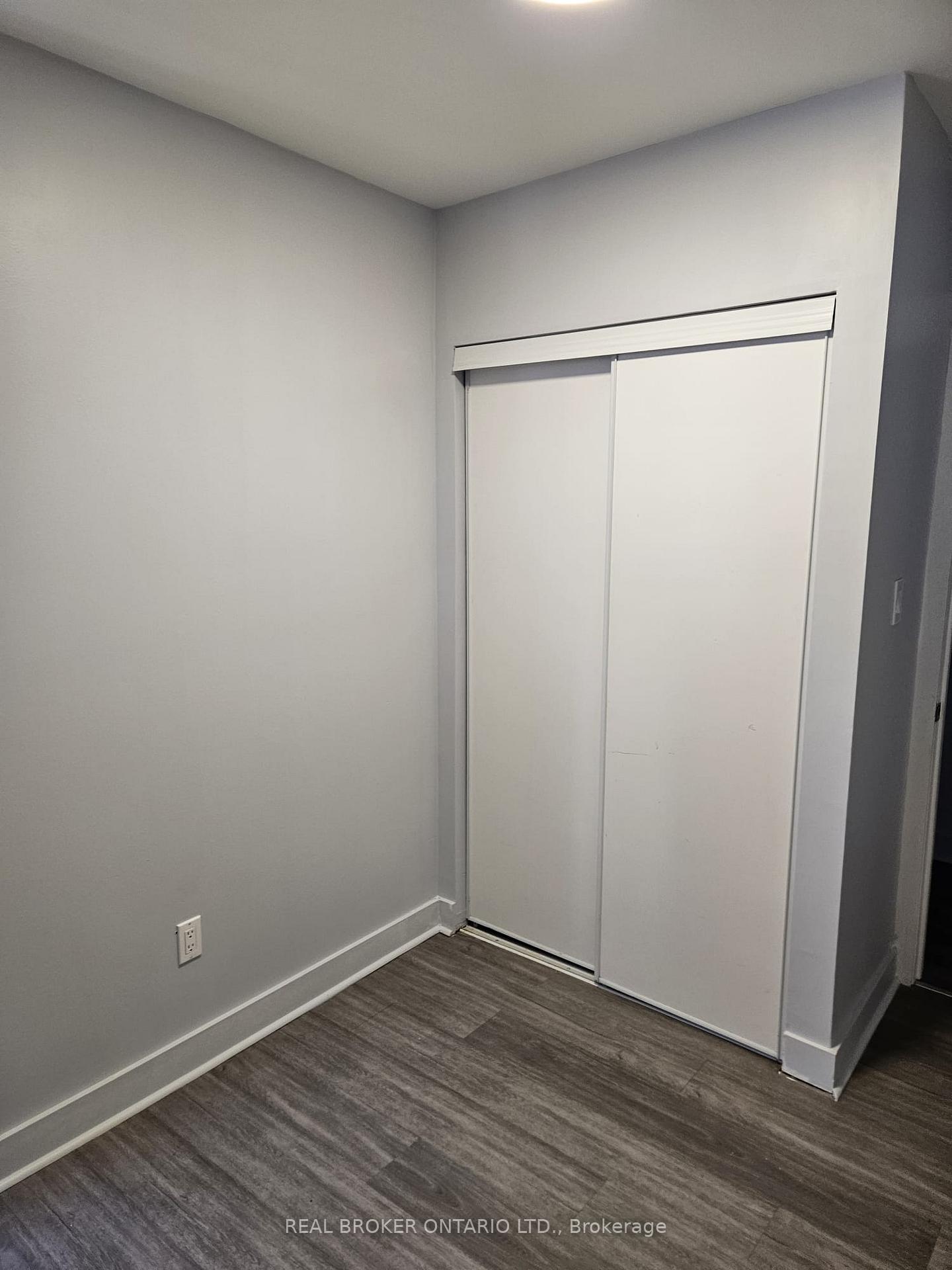 Photo 8 of Unit 3, 917 Main Street E, Hamilton, Stripley — HOMEH