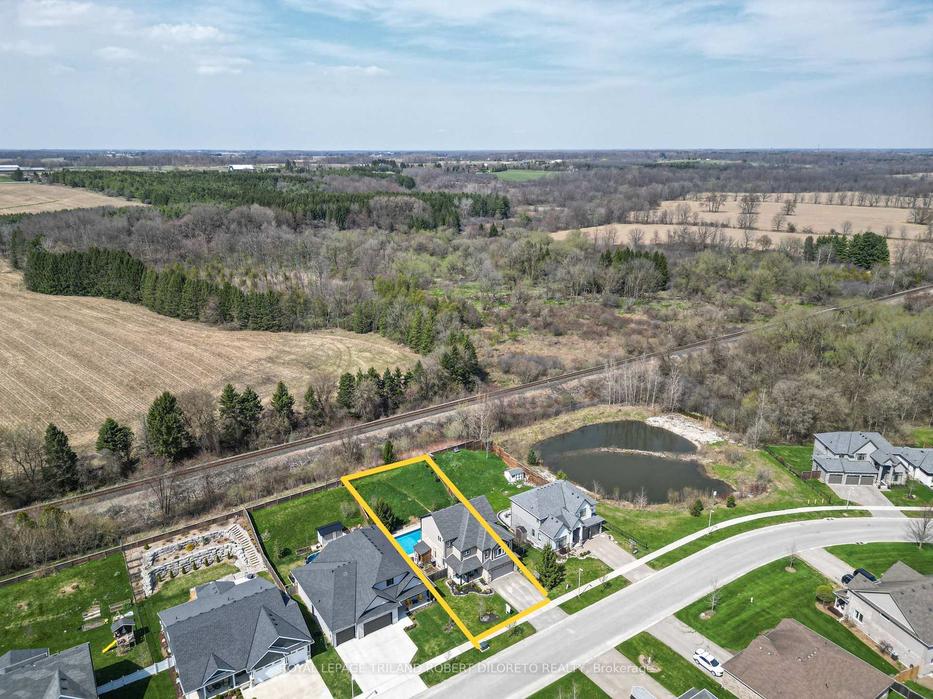 Photo 3 of 175 Union Avenue, Middlesex Centre, Komoka — HOMEH