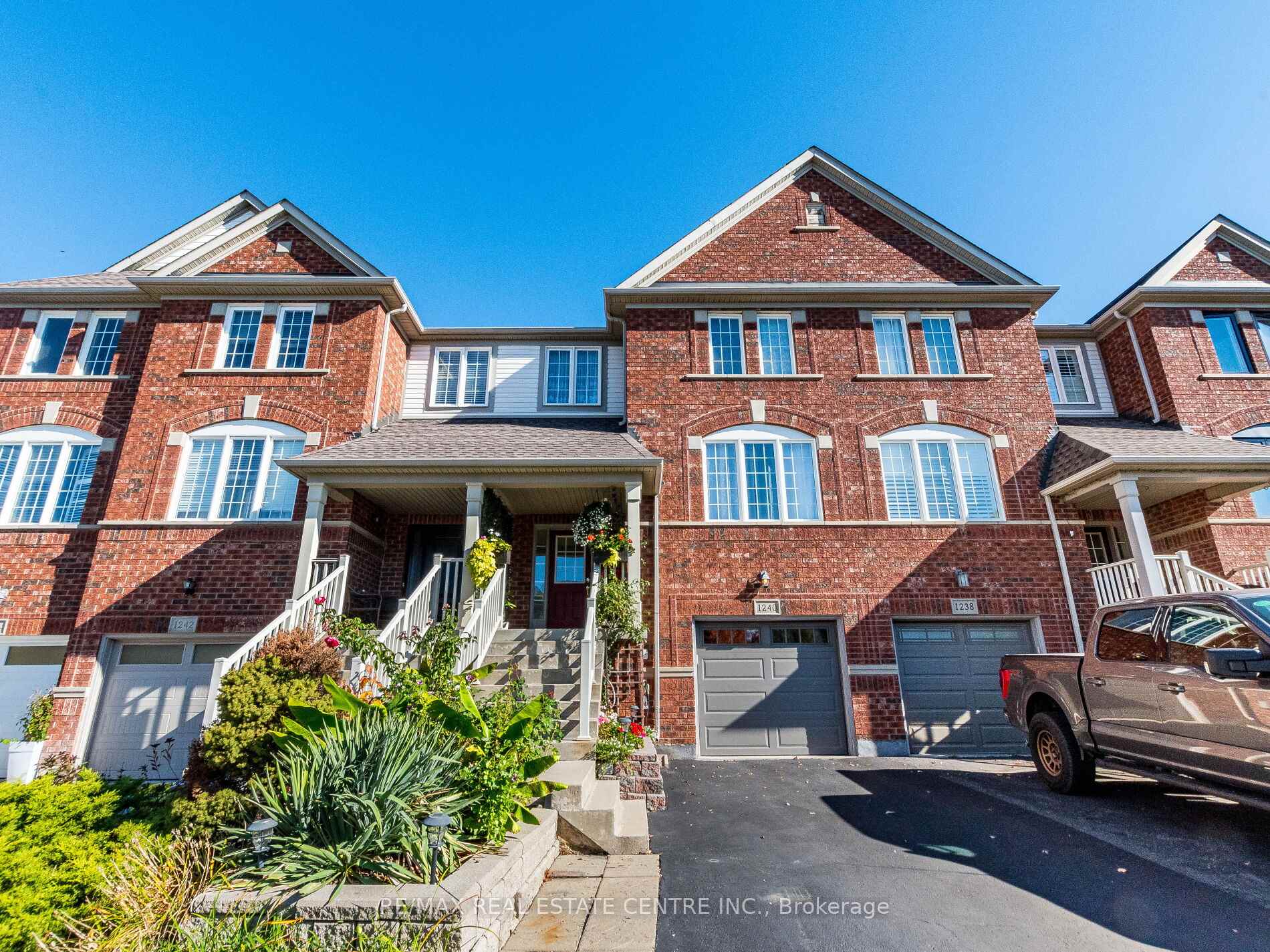 Photo 2 of 1240 Chapman Crescent, Milton, Clarke — HOMEH