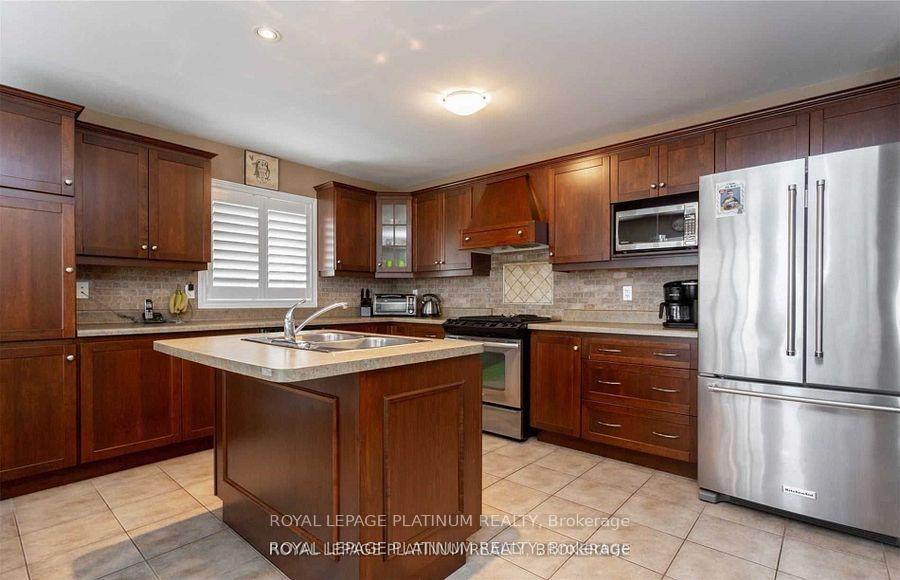 Photo 9 of 109 Whitefish Crescent, Hamilton, Stoney Creek — HOMEH