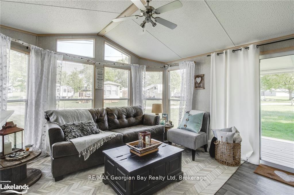 Photo 7 of 46 Lakeshore Road, Midland — HOMEH