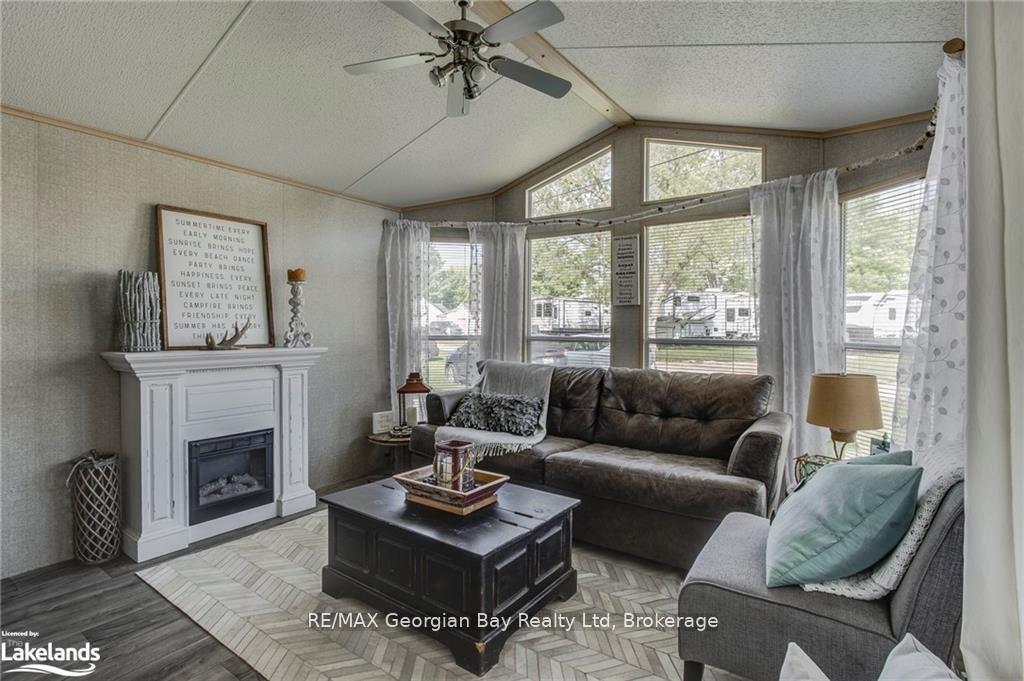 Photo 8 of 46 Lakeshore Road, Midland — HOMEH