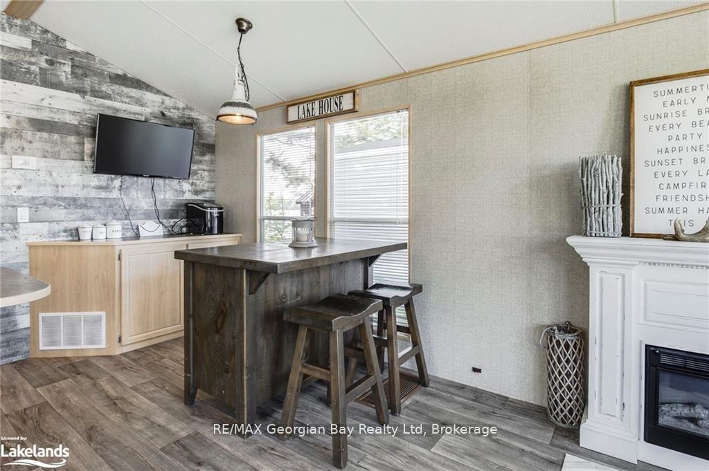 Photo 9 of 46 Lakeshore Road, Midland — HOMEH