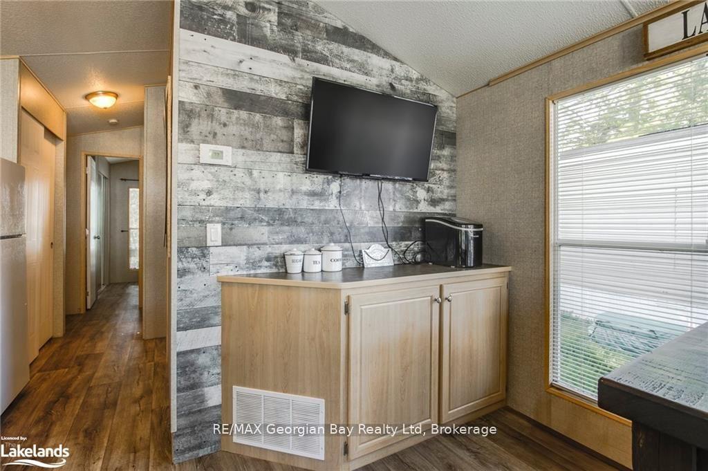 Photo 10 of 46 Lakeshore Road, Midland — HOMEH