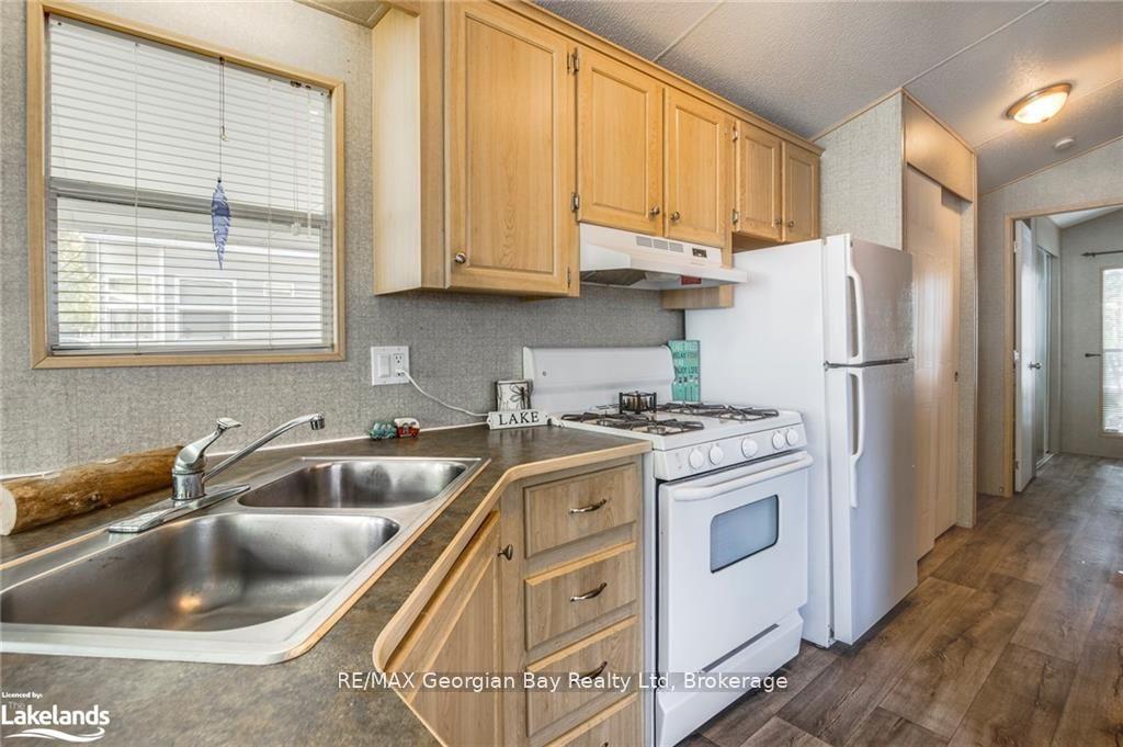 Photo 13 of 46 Lakeshore Road, Midland — HOMEH