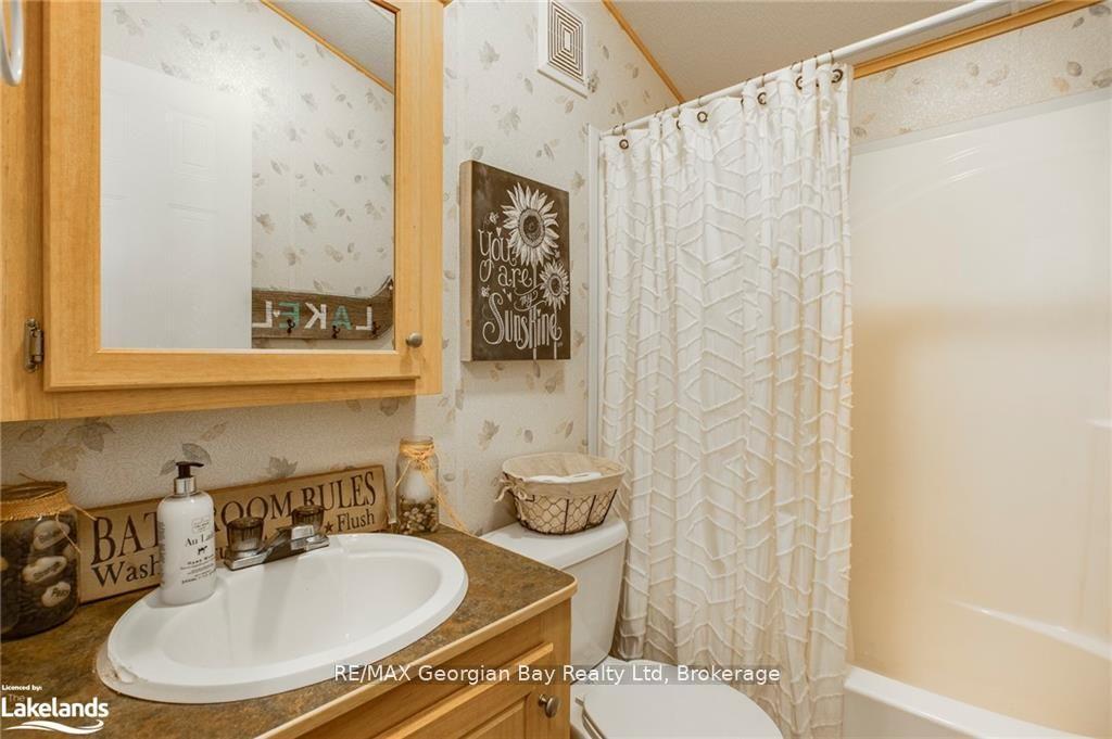 Photo 14 of 46 Lakeshore Road, Midland — HOMEH