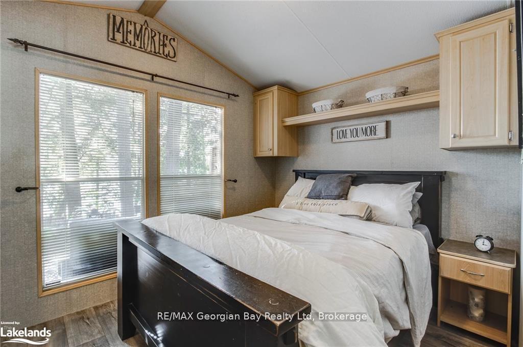 Photo 15 of 46 Lakeshore Road, Midland — HOMEH