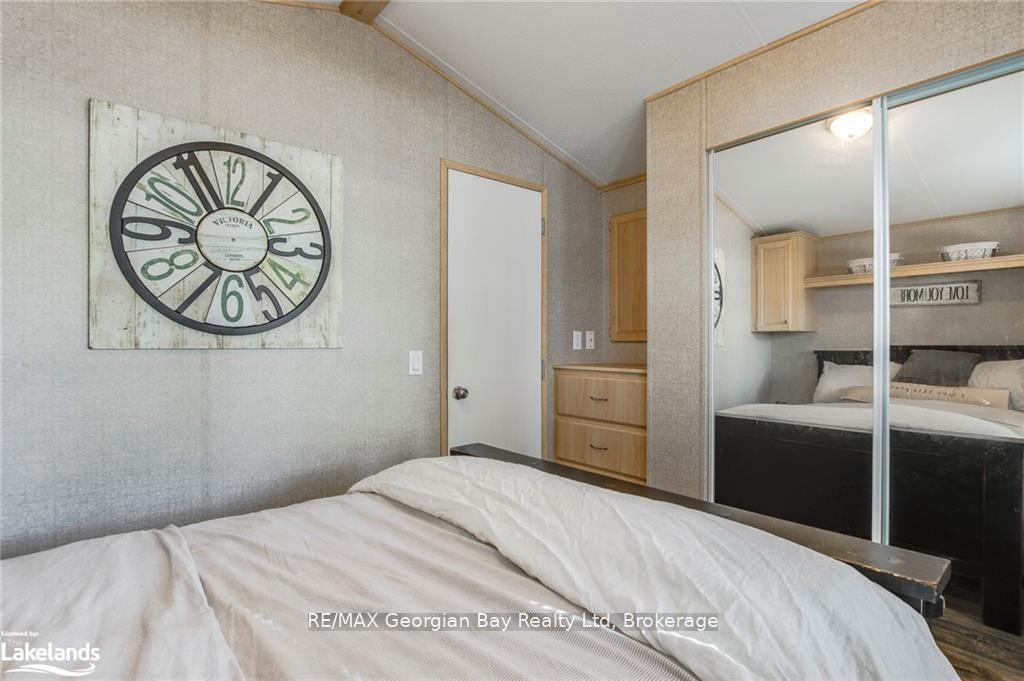 Photo 16 of 46 Lakeshore Road, Midland — HOMEH