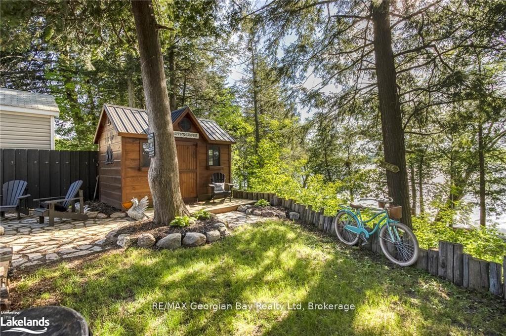 Photo 24 of 46 Lakeshore Road, Midland — HOMEH