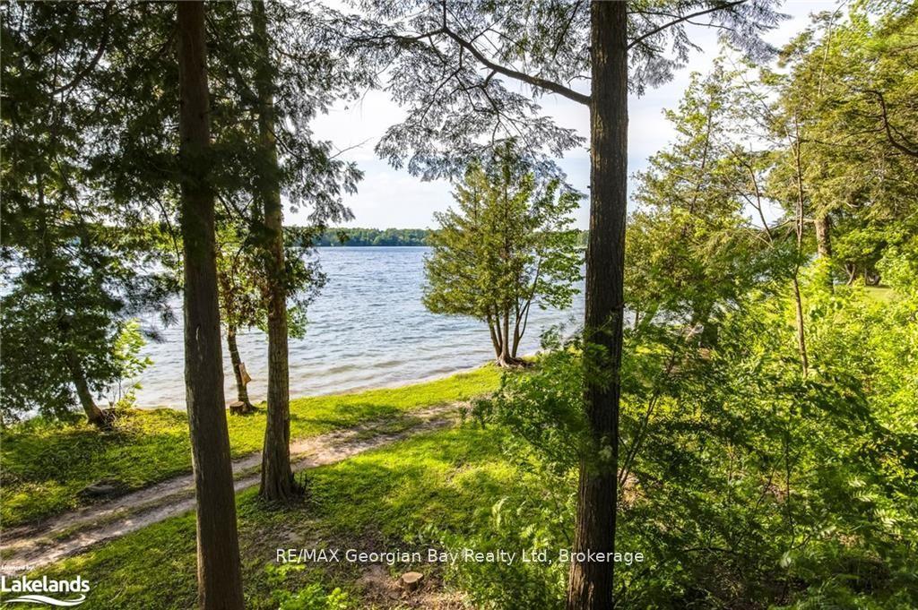 Photo 33 of 46 Lakeshore Road, Midland — HOMEH