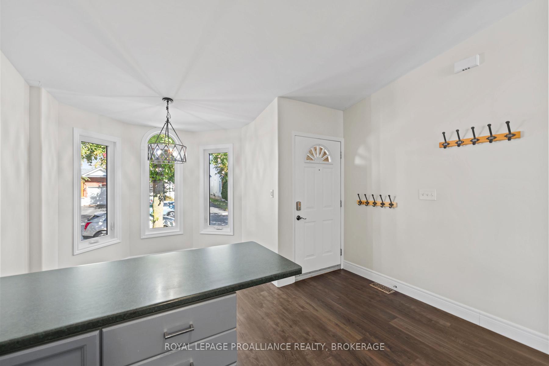 Photo 4 of 472 Freeman Crescent, Kingston, Kingston East (Incl Barret Crt) — HOMEH