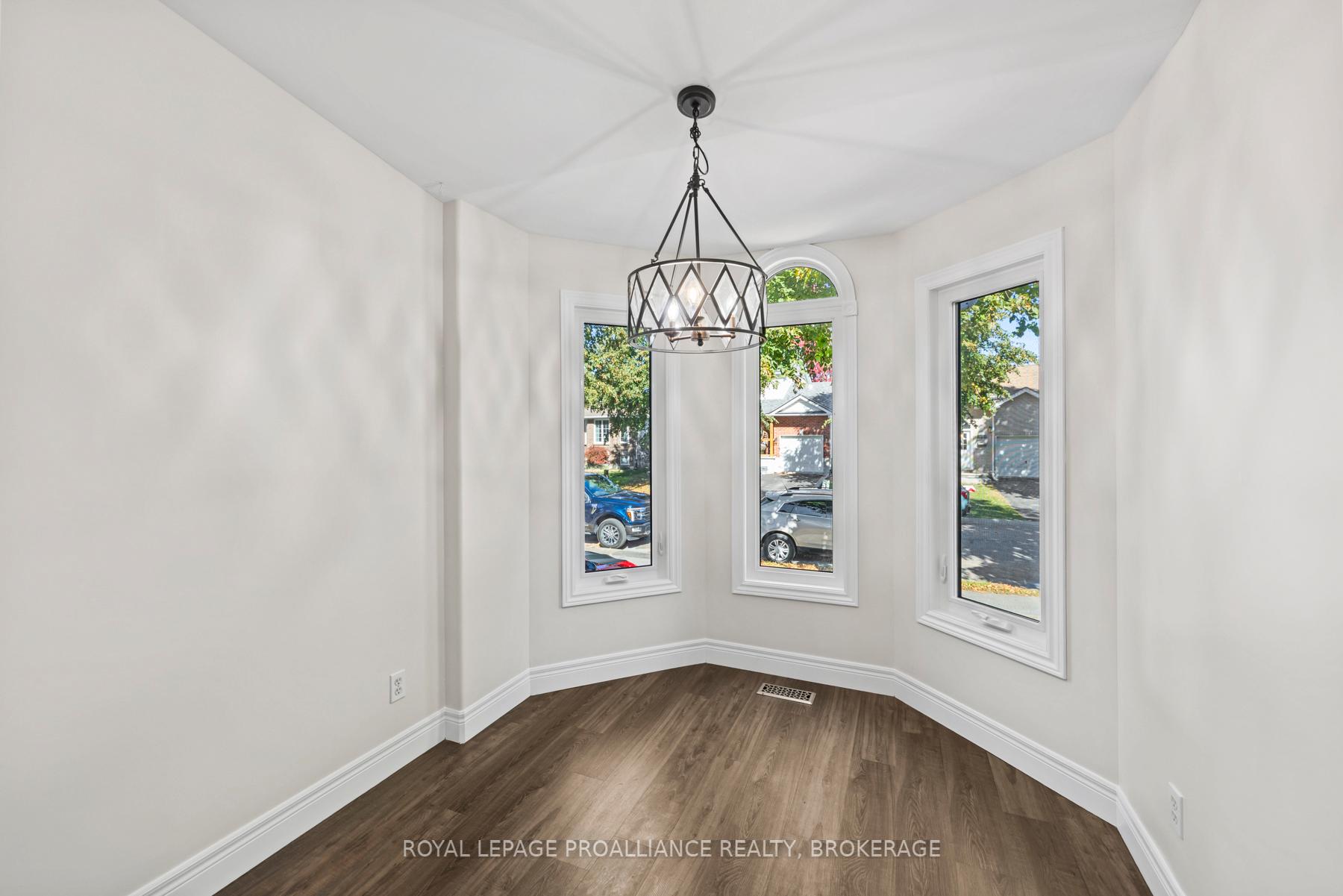 Photo 5 of 472 Freeman Crescent, Kingston, Kingston East (Incl Barret Crt) — HOMEH