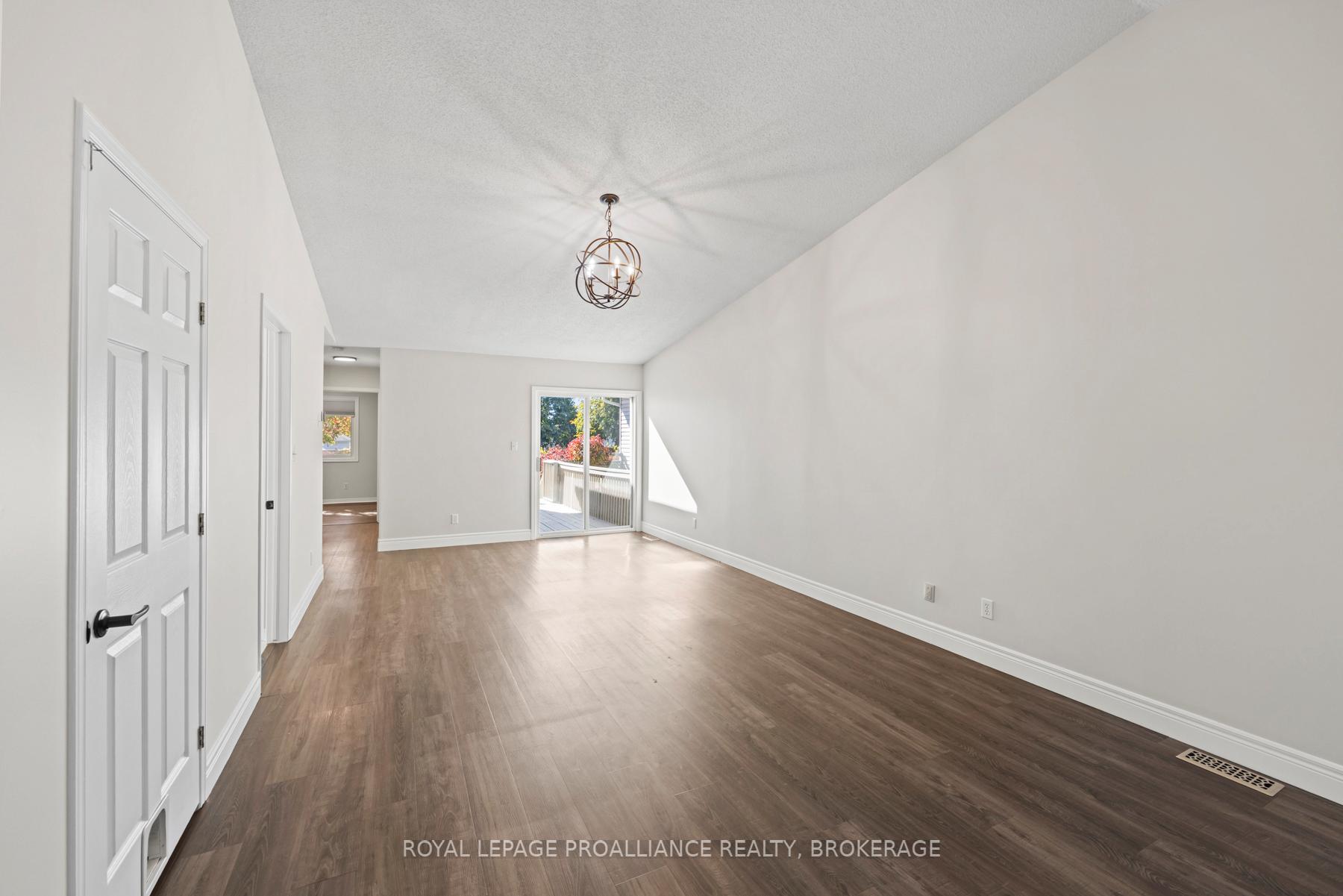 Photo 10 of 472 Freeman Crescent, Kingston, Kingston East (Incl Barret Crt) — HOMEH