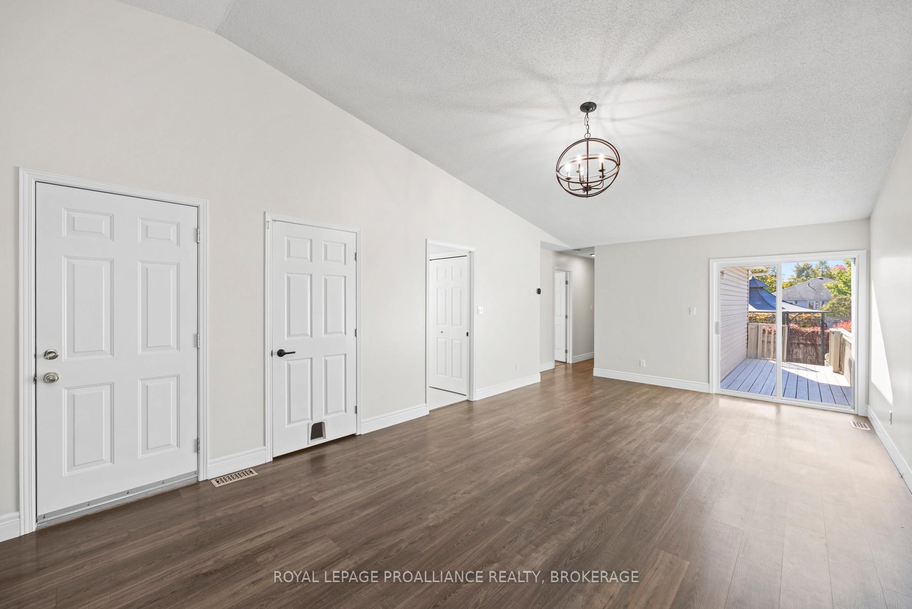 Photo 11 of 472 Freeman Crescent, Kingston, Kingston East (Incl Barret Crt) — HOMEH