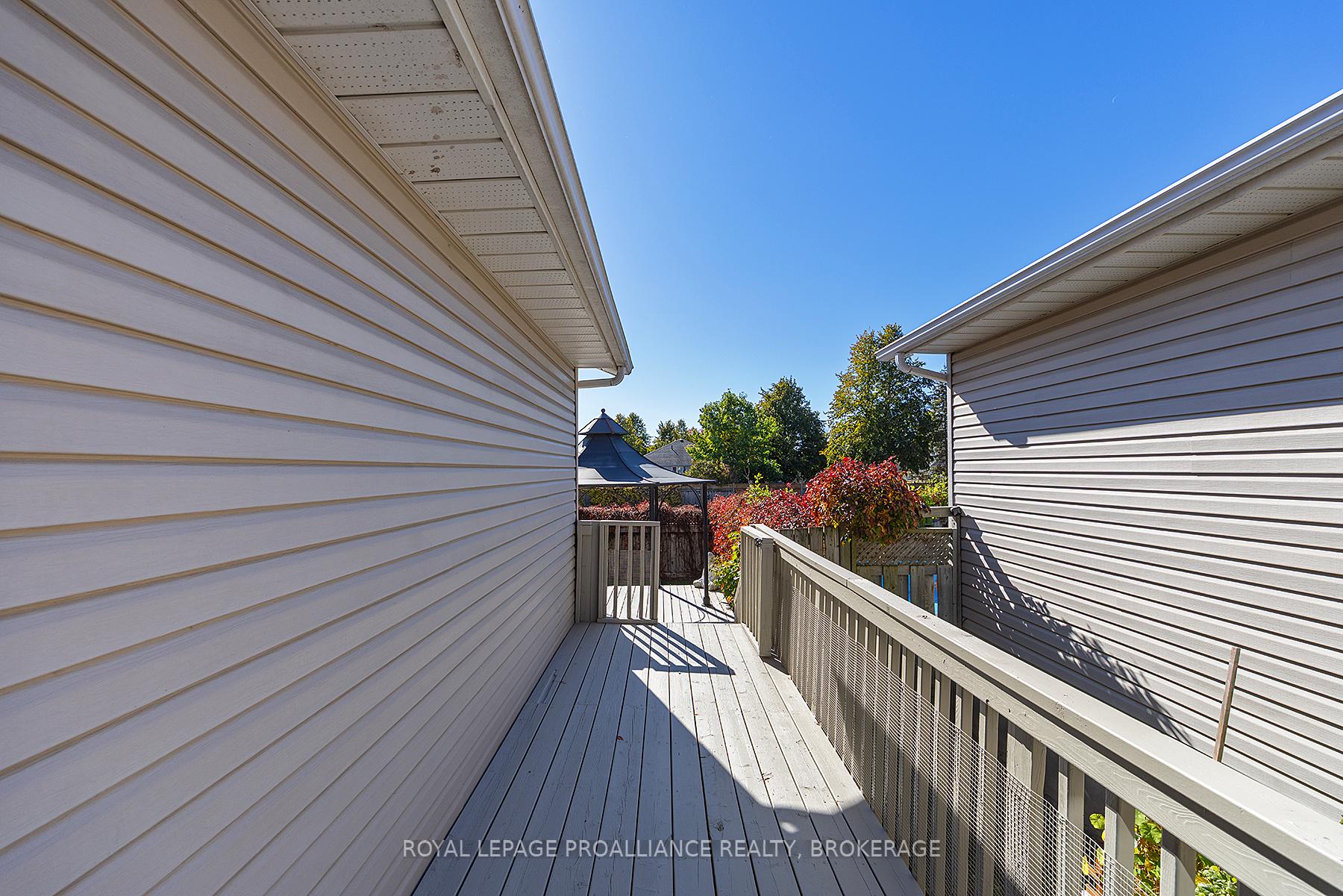 Photo 12 of 472 Freeman Crescent, Kingston, Kingston East (Incl Barret Crt) — HOMEH