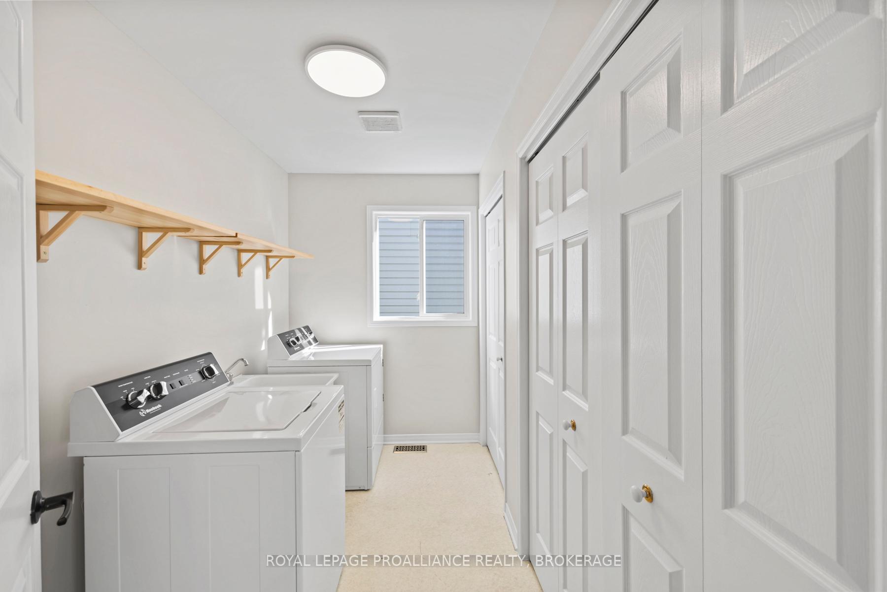 Photo 15 of 472 Freeman Crescent, Kingston, Kingston East (Incl Barret Crt) — HOMEH