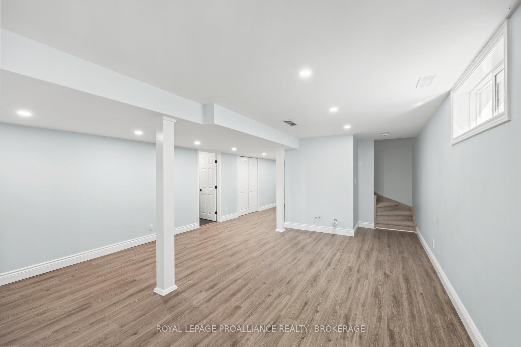 Photo 24 of 472 Freeman Crescent, Kingston, Kingston East (Incl Barret Crt) — HOMEH