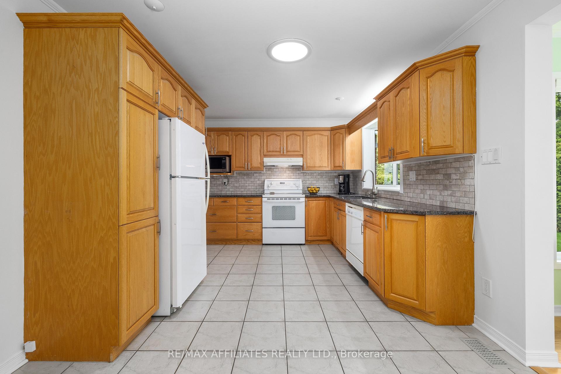 Photo 16 of 13 Amundsen Crescent, Ottawa, Kanata - Katimavik — HOMEH