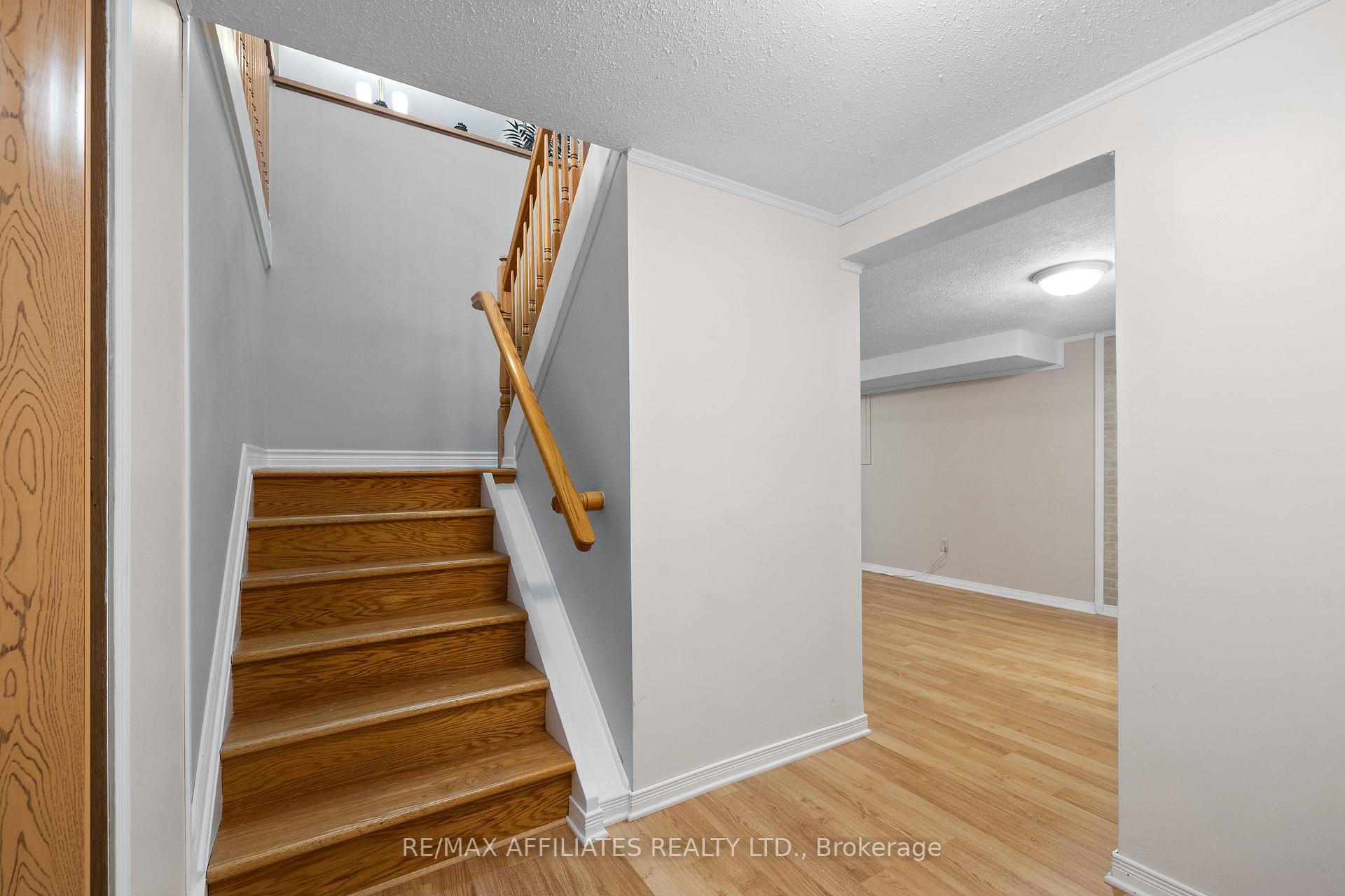 Photo 37 of 13 Amundsen Crescent, Ottawa, Kanata - Katimavik — HOMEH