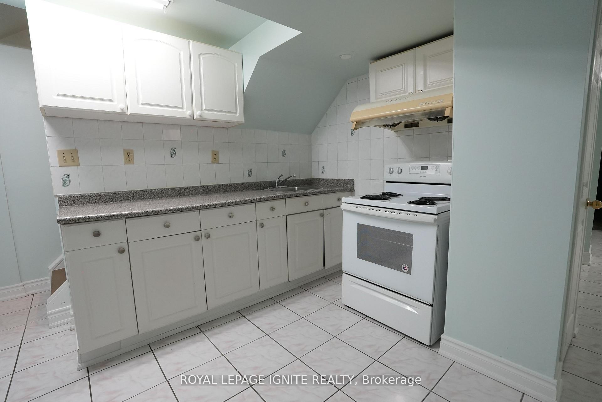 Photo 5 of Unit Bsmnt, 20 Goodwood Drive, Markham, Middlefield — HOMEH