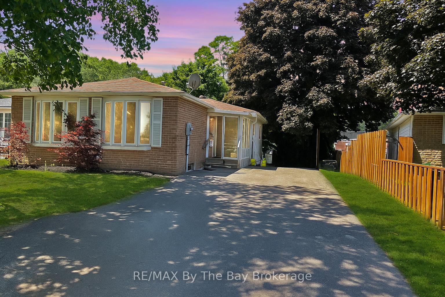 Photo 1 of 1033 Glen Bogie Crescent, Midland — HOMEH