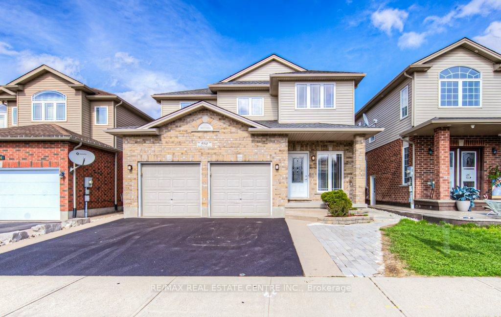 Front of 950 Pebblecreek Court E