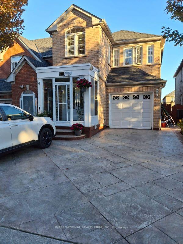 Photo 2 of 136 Tara Crescent, Markham, Cedarwood — HOMEH
