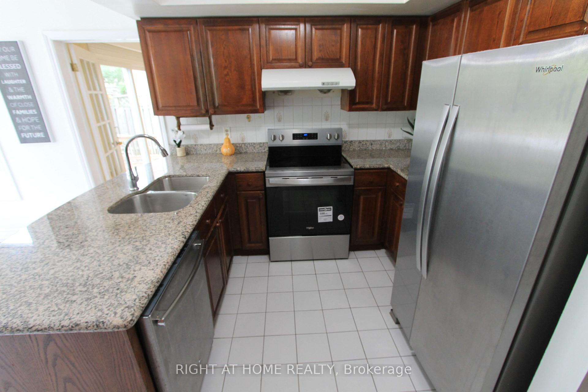 Photo 2 of 26 Leighland Drive, Markham, Unionville — HOMEH
