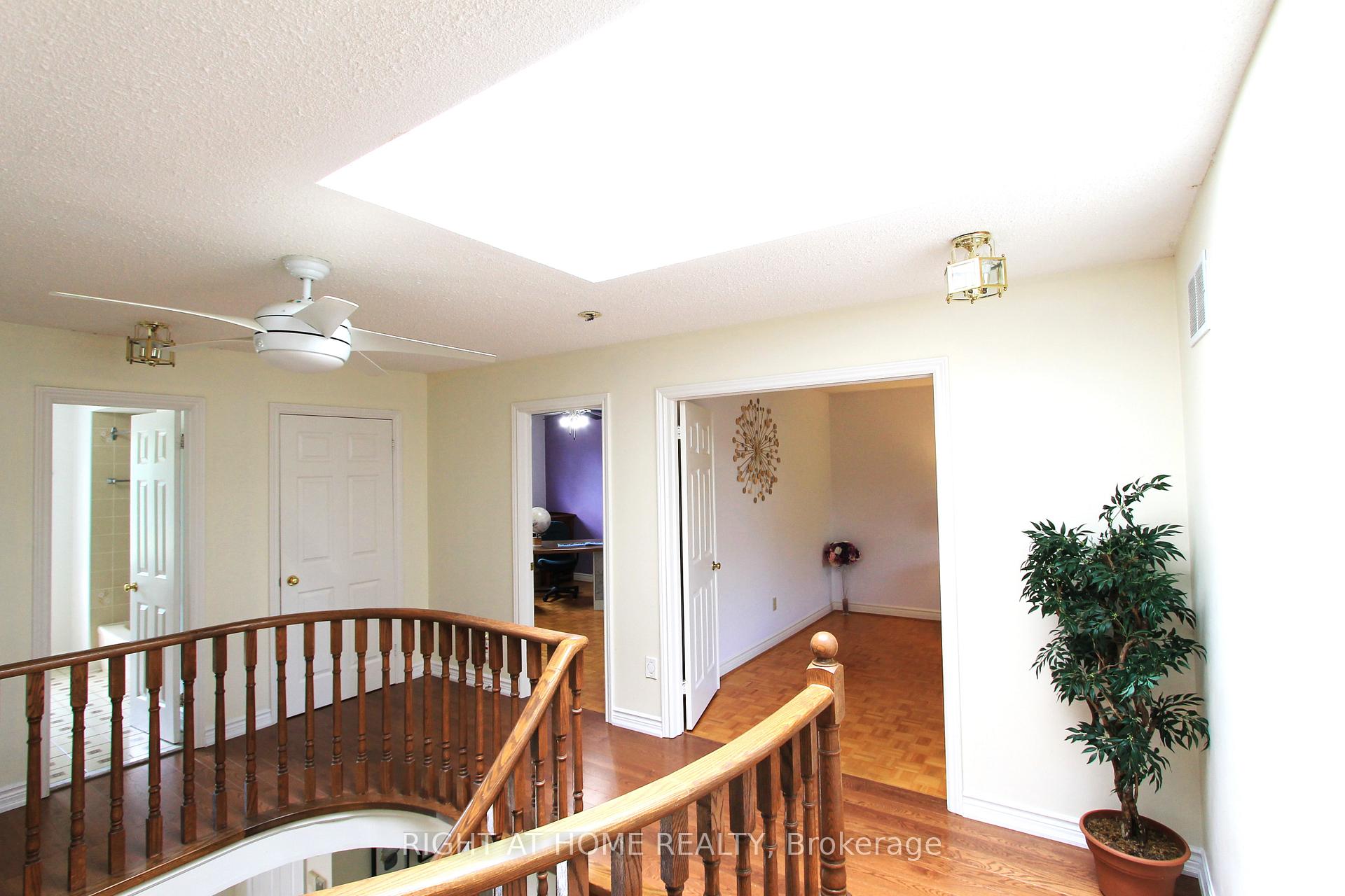 Photo 4 of 26 Leighland Drive, Markham, Unionville — HOMEH