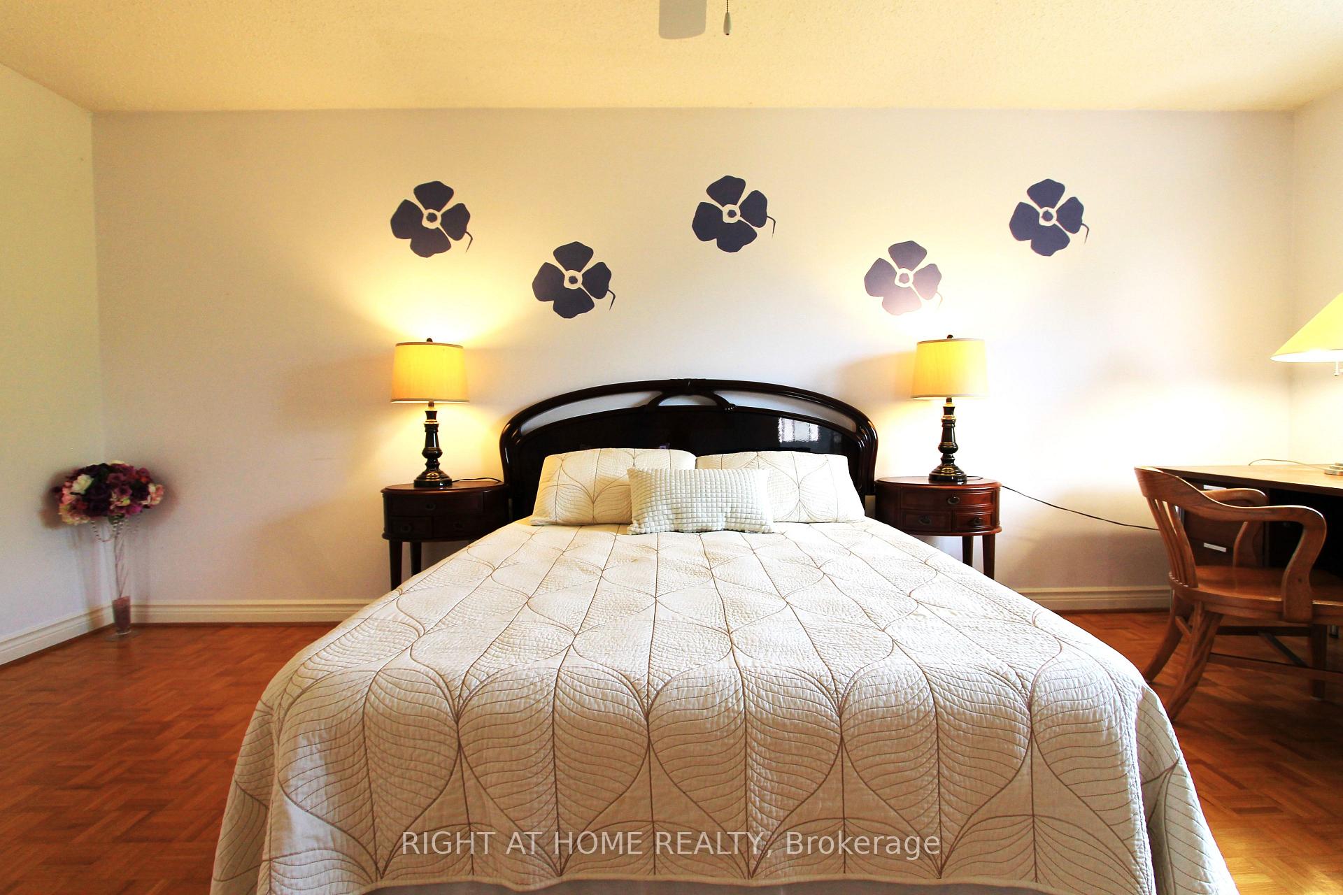 Photo 7 of 26 Leighland Drive, Markham, Unionville — HOMEH